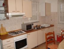Zonovergoten appartement voor 5 met balkon, 200m van zee in Pula - thumbnail 2