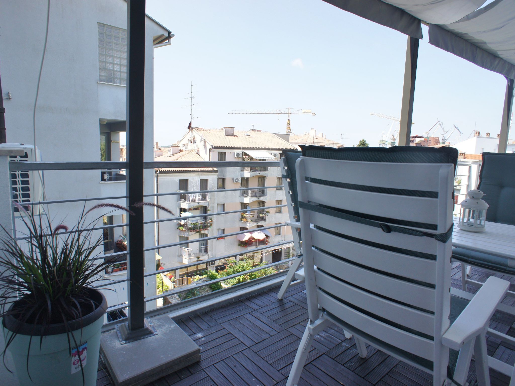 Photo of Stilvolle Wohnung in Arena mit großer Terrasse