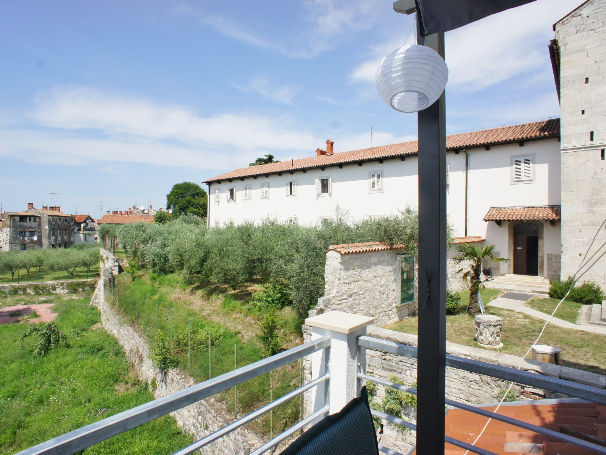 Photo of Stilvolle Wohnung in Arena mit großer Terrasse