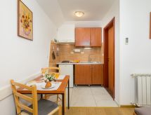 Sfeervol Appartement 22m² in Pula: Tuin, Terras & Nabij Strand - thumbnail 2