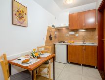 Sfeervol Appartement 22m² in Pula: Tuin, Terras & Nabij Strand - thumbnail 3