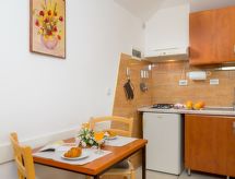 Sfeervol Appartement 22m² in Pula: Tuin, Terras & Nabij Strand - thumbnail 4