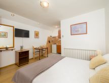 Sfeervol Appartement 22m² in Pula: Tuin, Terras & Nabij Strand - thumbnail 1