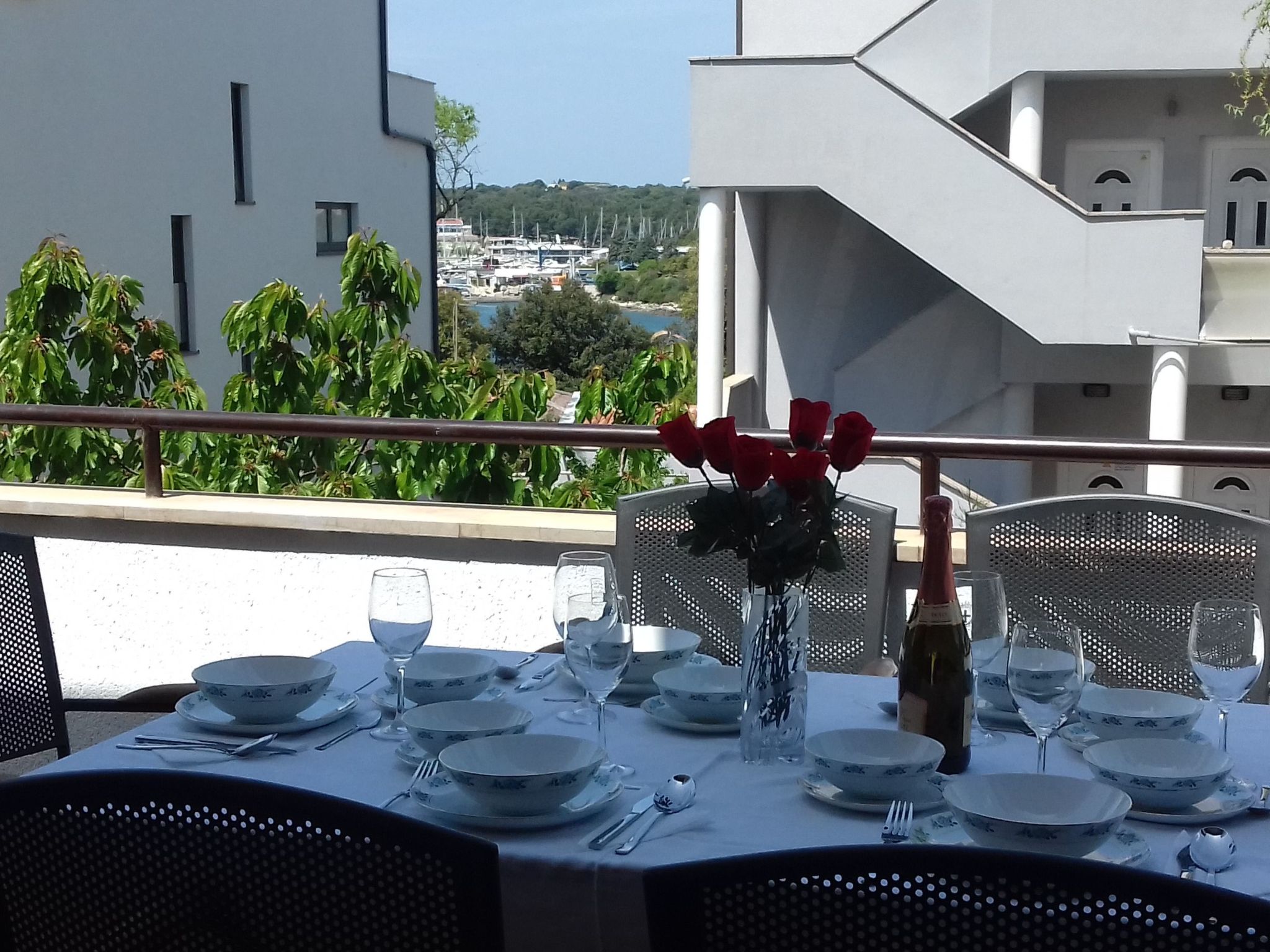 Wohnung mit großer Terrasse-Binnen