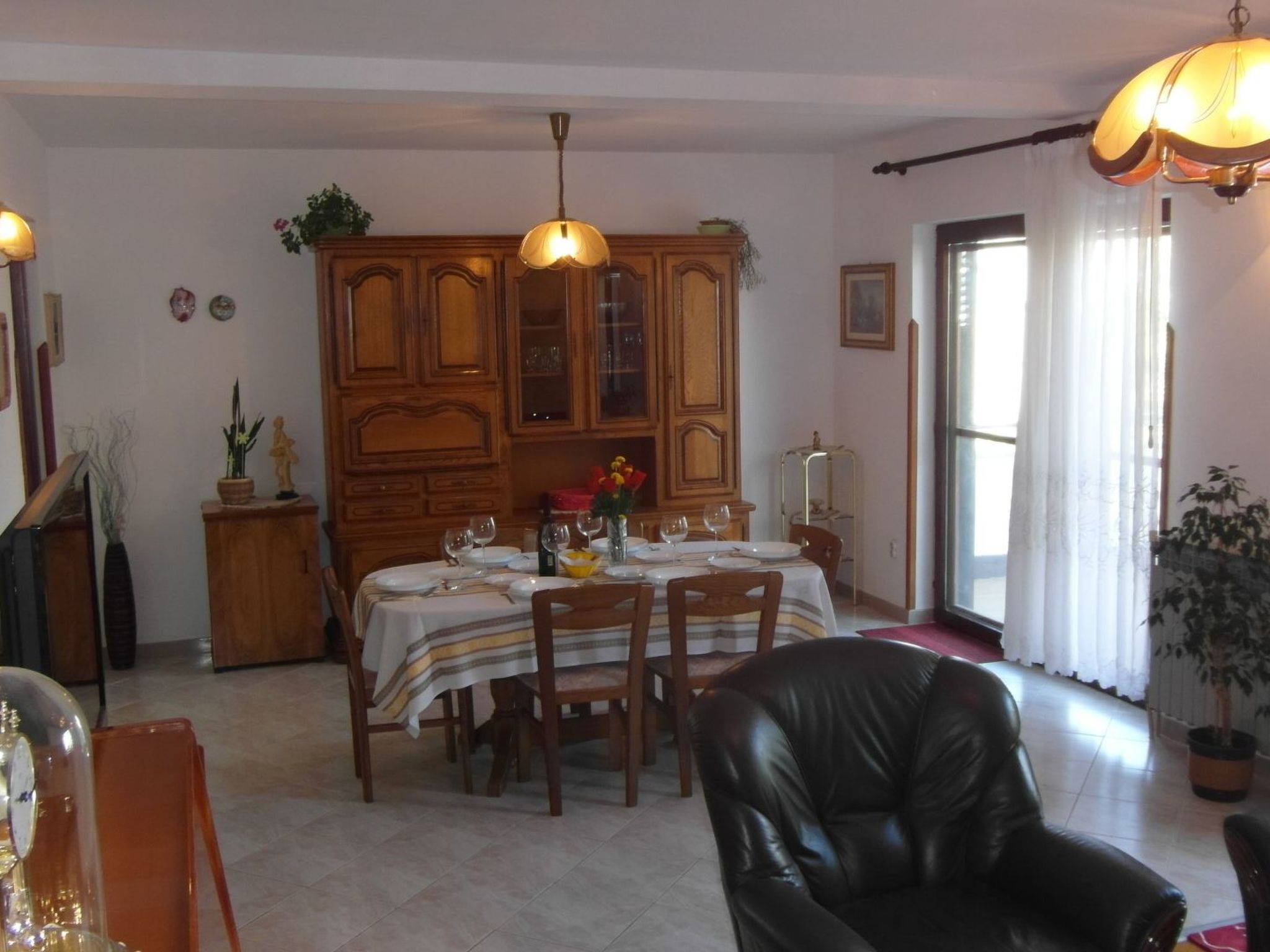 Wohnung mit großer Terrasse-Binnen