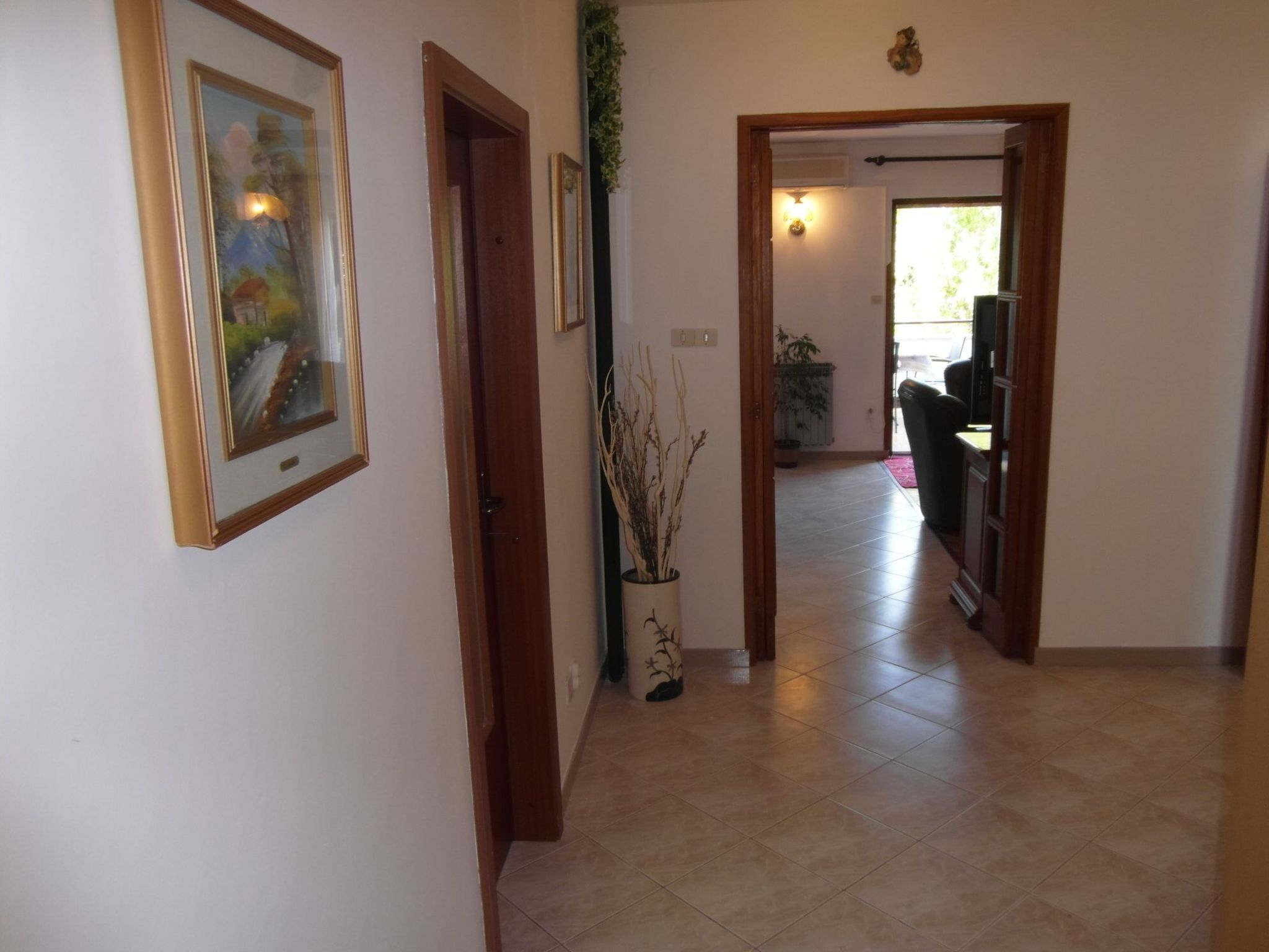 Wohnung mit großer Terrasse-Binnen