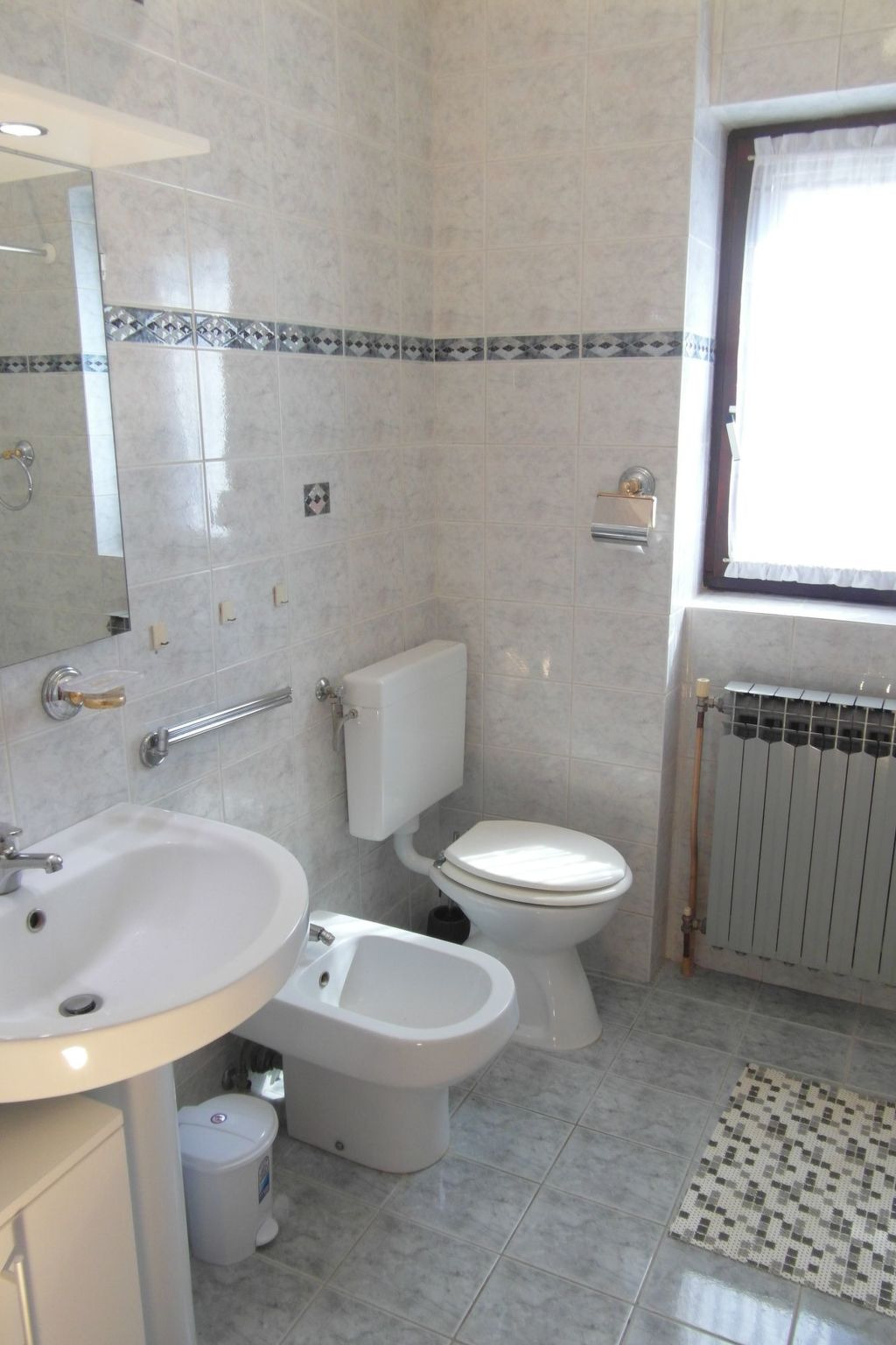 Wohnung mit großer Terrasse-Binnen