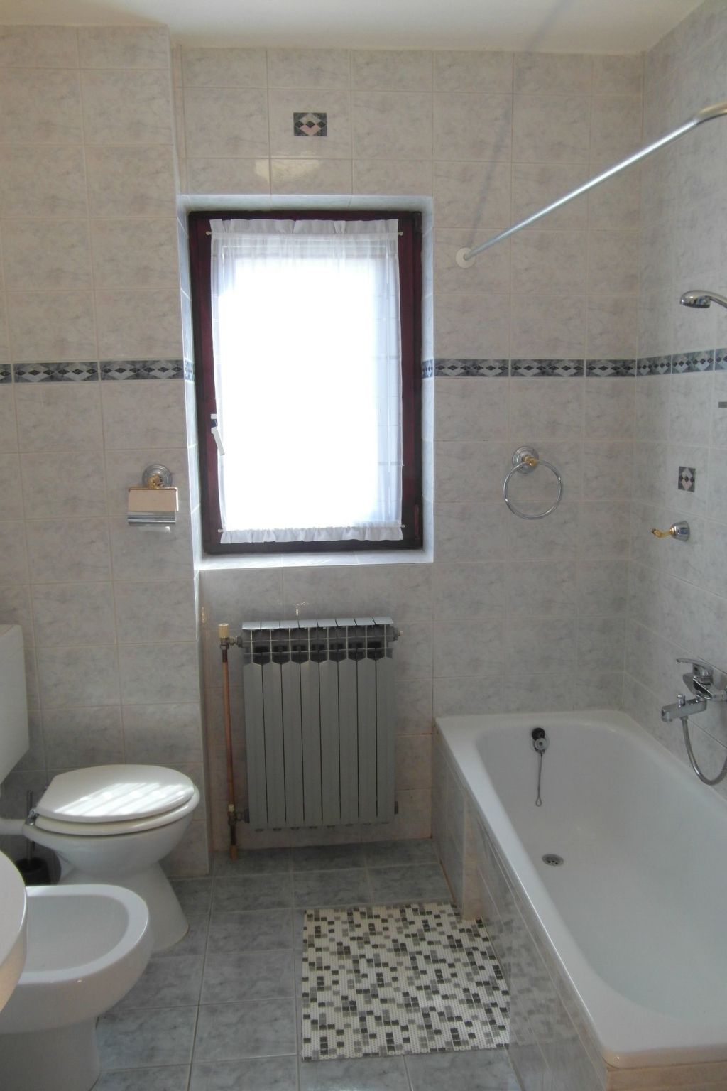 Wohnung mit großer Terrasse-Binnen