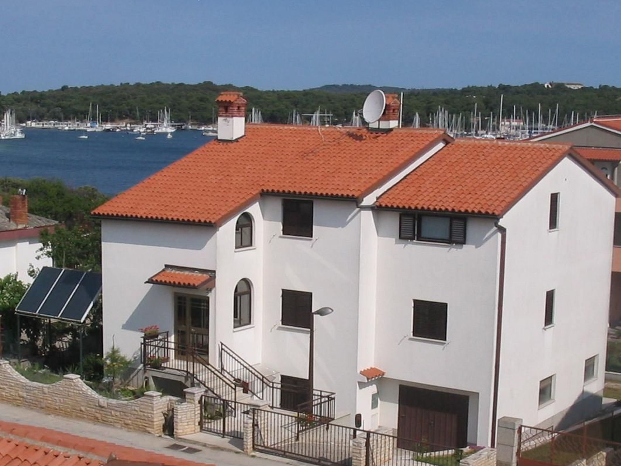 Wohnung mit großer Terrasse-Binnen