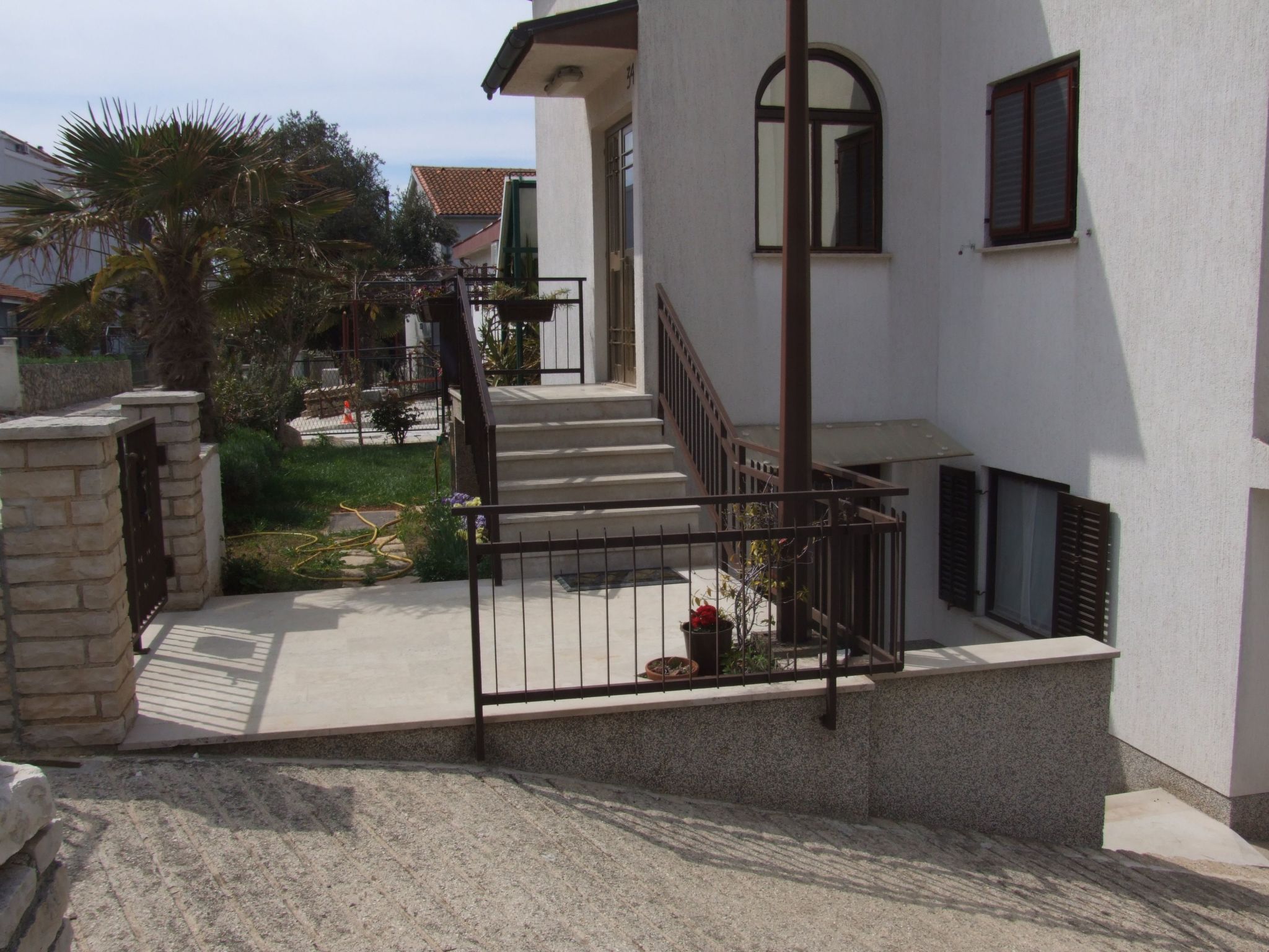 Wohnung mit großer Terrasse-Binnen