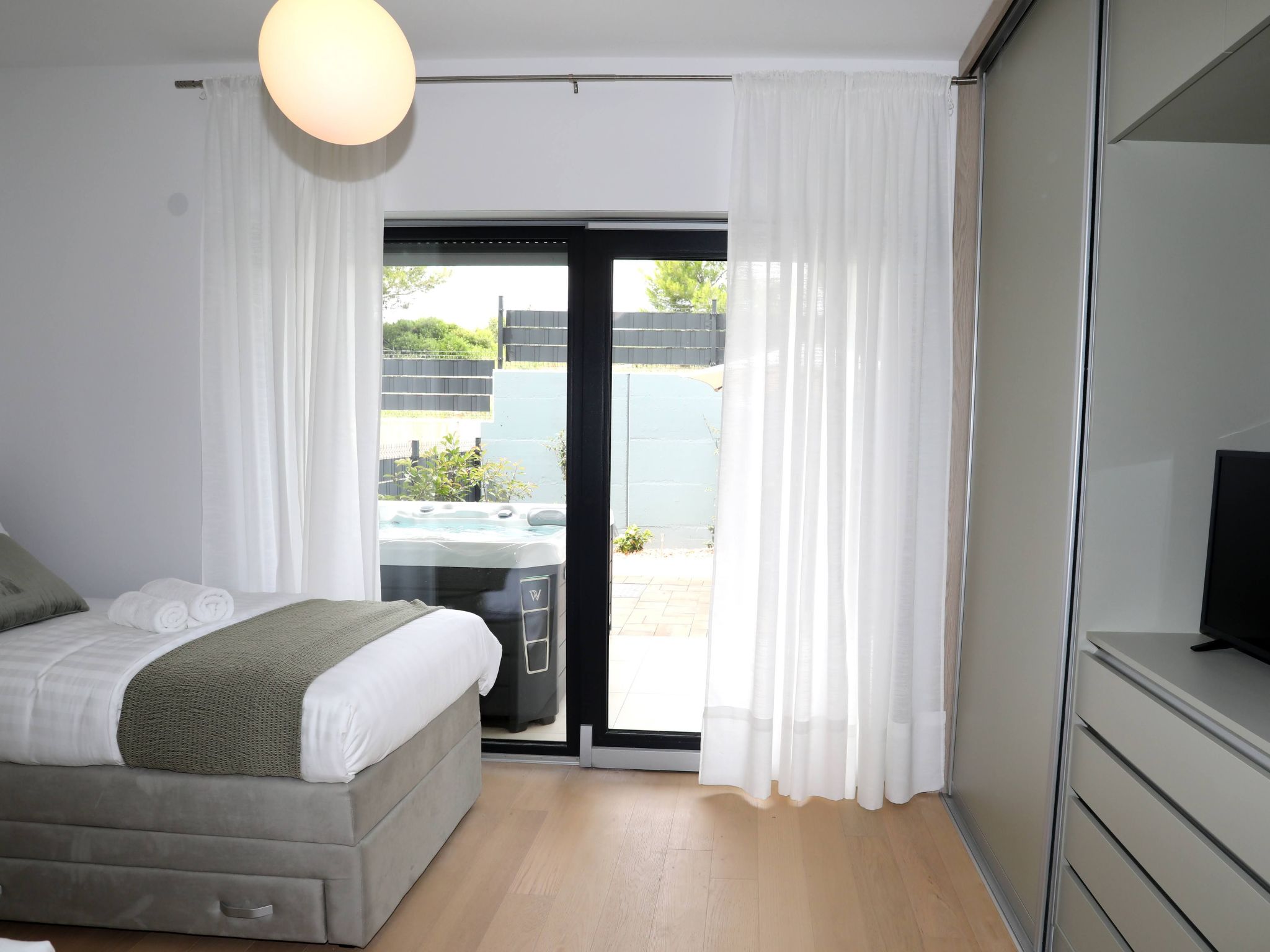 Photo of Luxus-Appartement mit Jacuzzi, Parkplatz und Garten