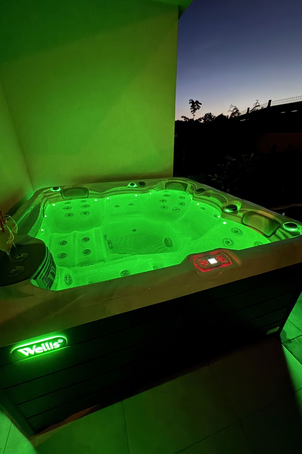 Photo of Luxus-Appartement mit Jacuzzi, Parkplatz und Garten