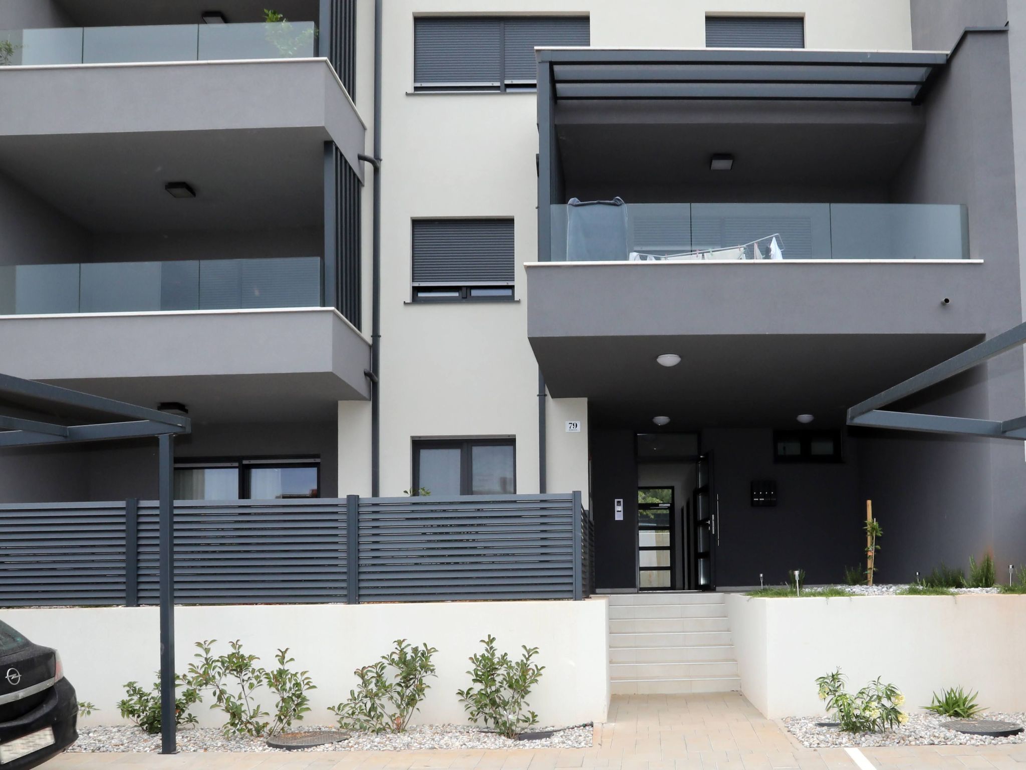 Photo of Luxus-Appartement mit Jacuzzi, Parkplatz und Garten