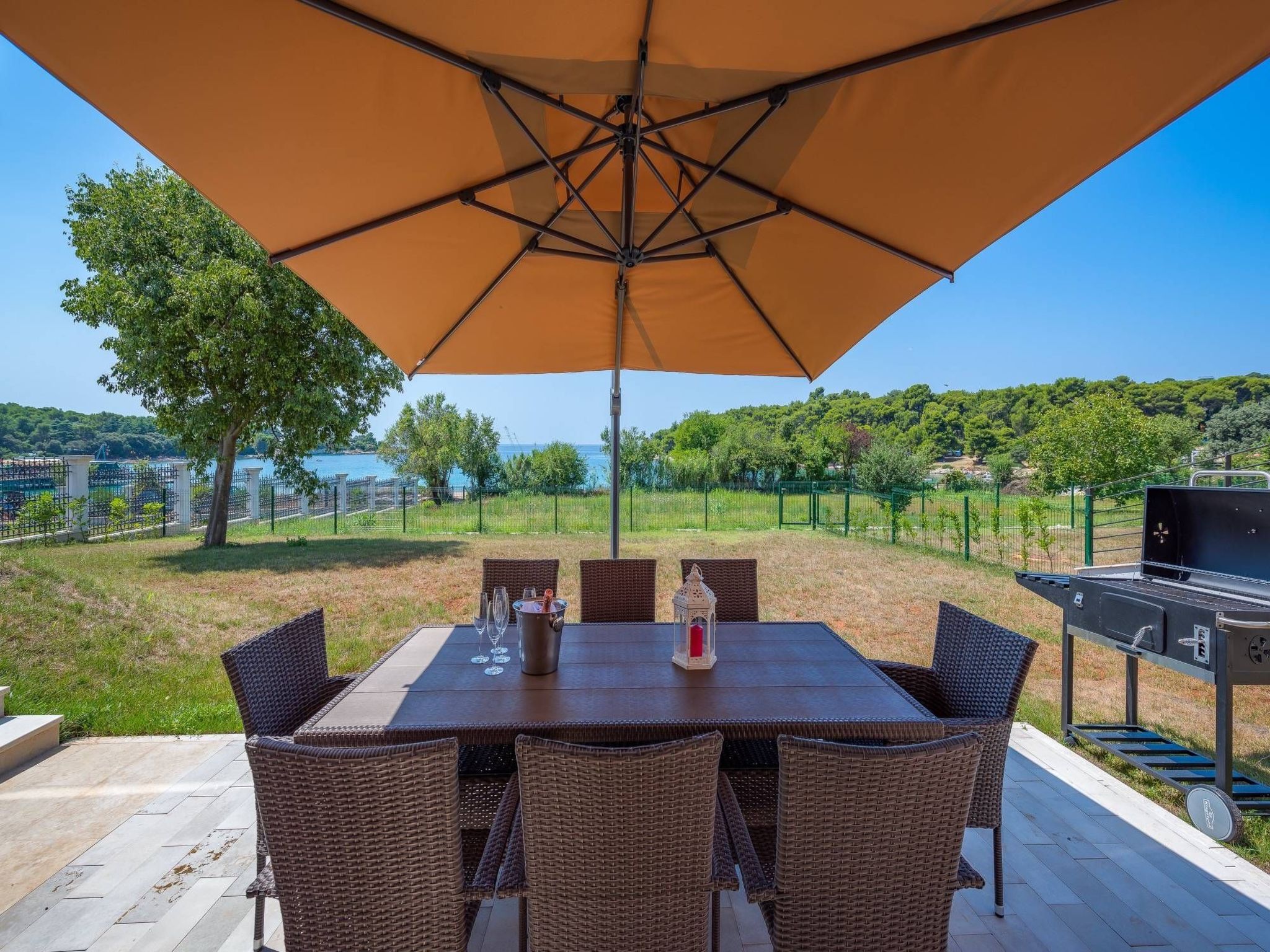 Cedar in Stoja mit großzügigem Garten-Drinnen