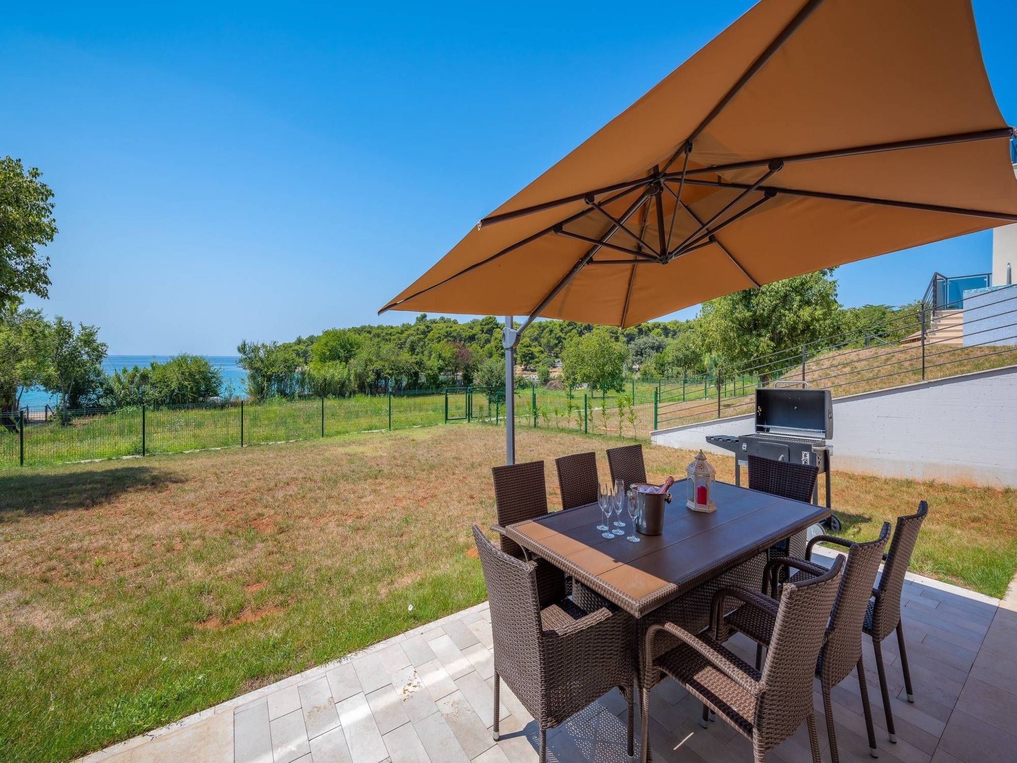 Cedar in Stoja mit großzügigem Garten-Drinnen