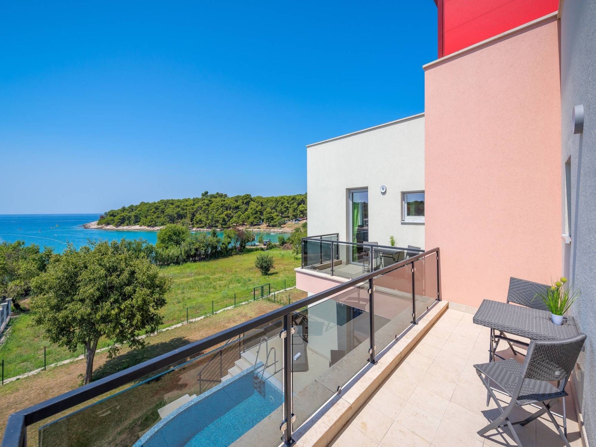 Cedar in Stoja mit großzügigem Garten-Drinnen