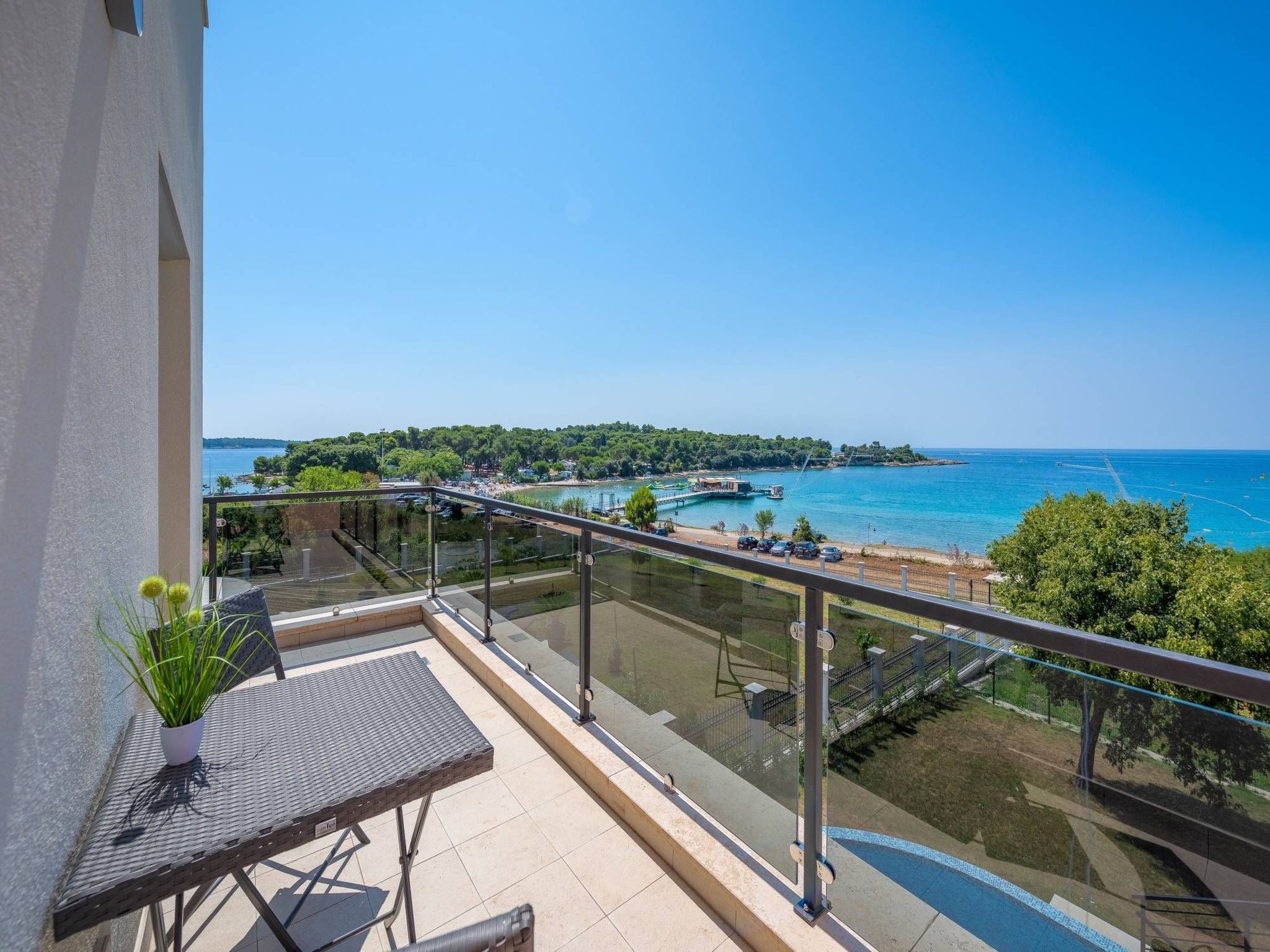 Cedar in Stoja mit großzügigem Garten-Drinnen
