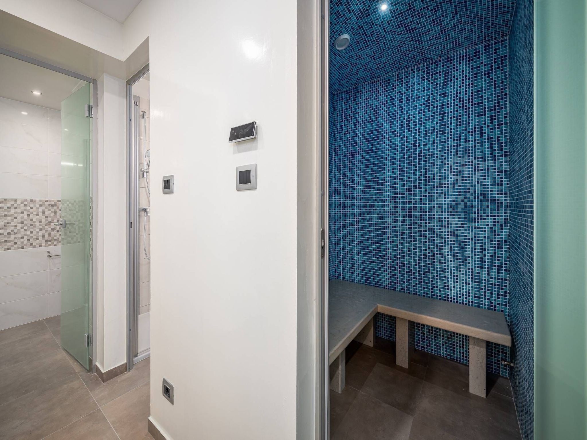 Cedar in Stoja mit großzügigem Garten-Drinnen