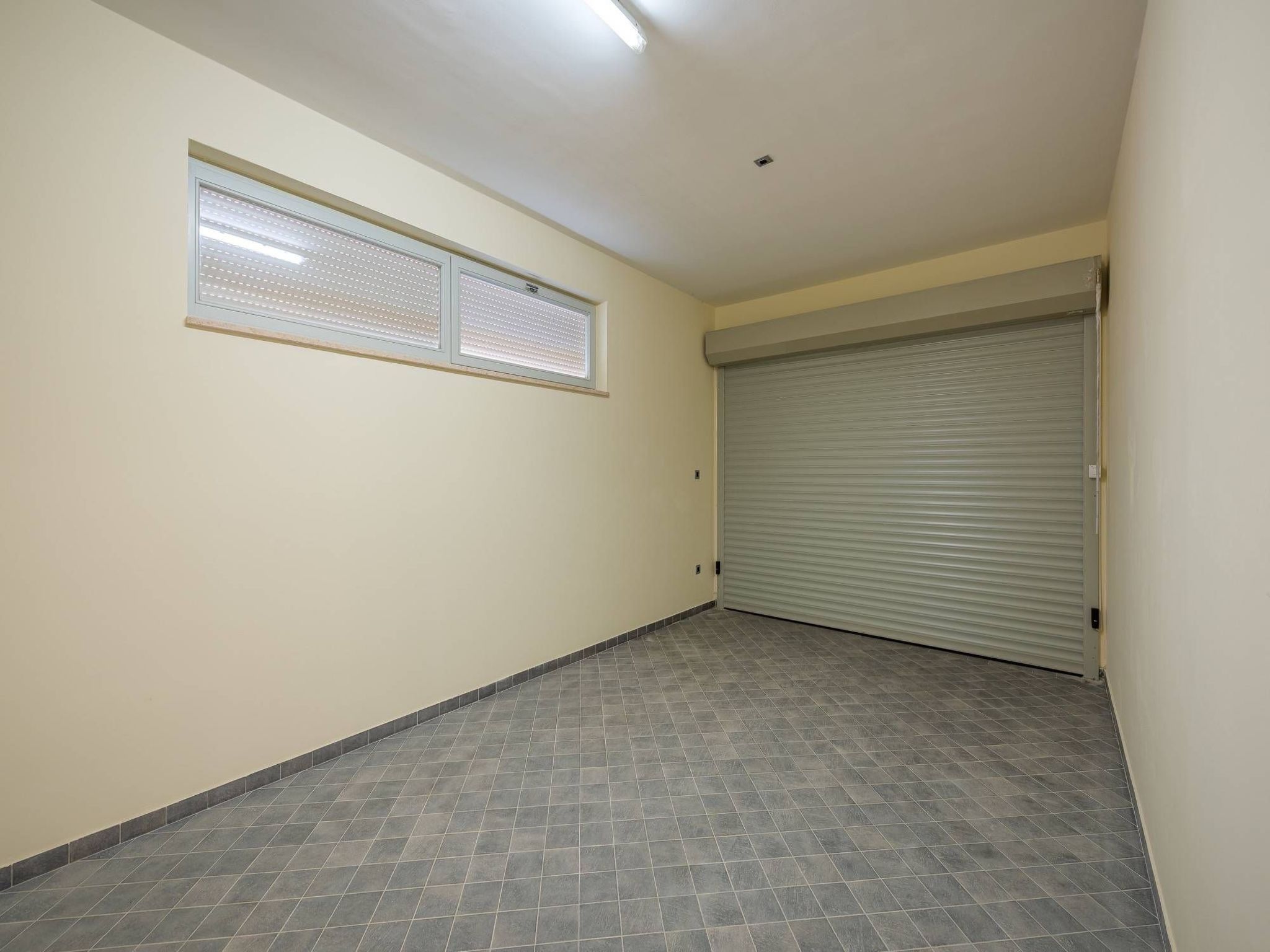 Cedar in Stoja mit großzügigem Garten-Drinnen