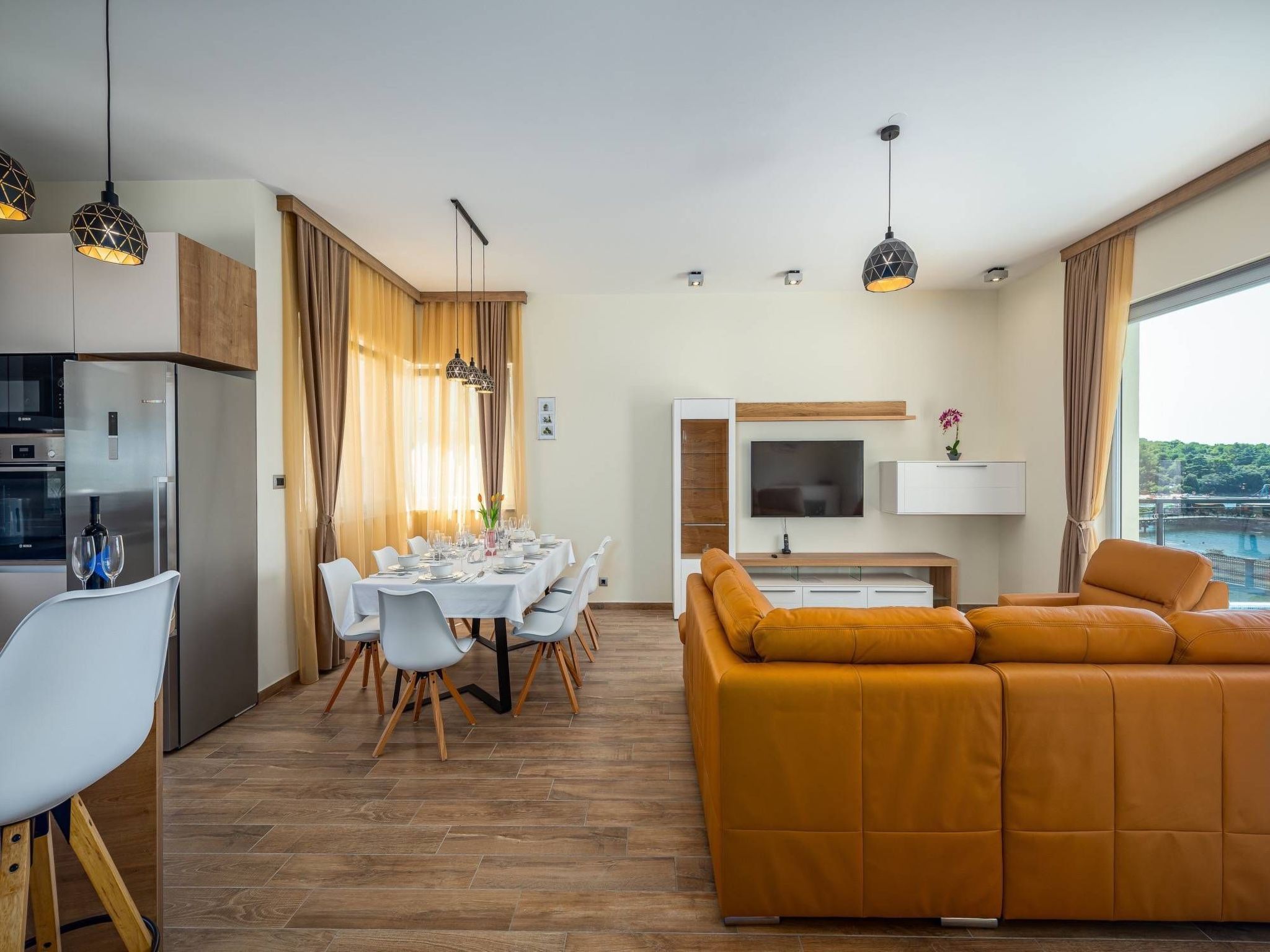 Cedar in Stoja mit großzügigem Garten-Drinnen