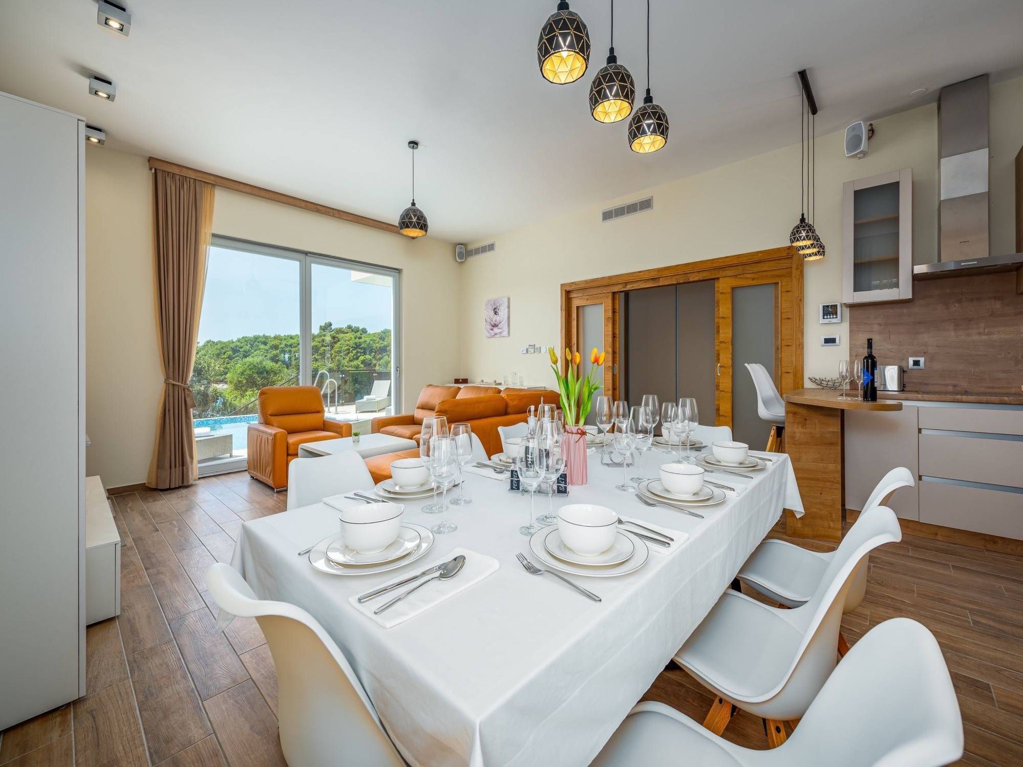 Cedar in Stoja mit großzügigem Garten-Drinnen