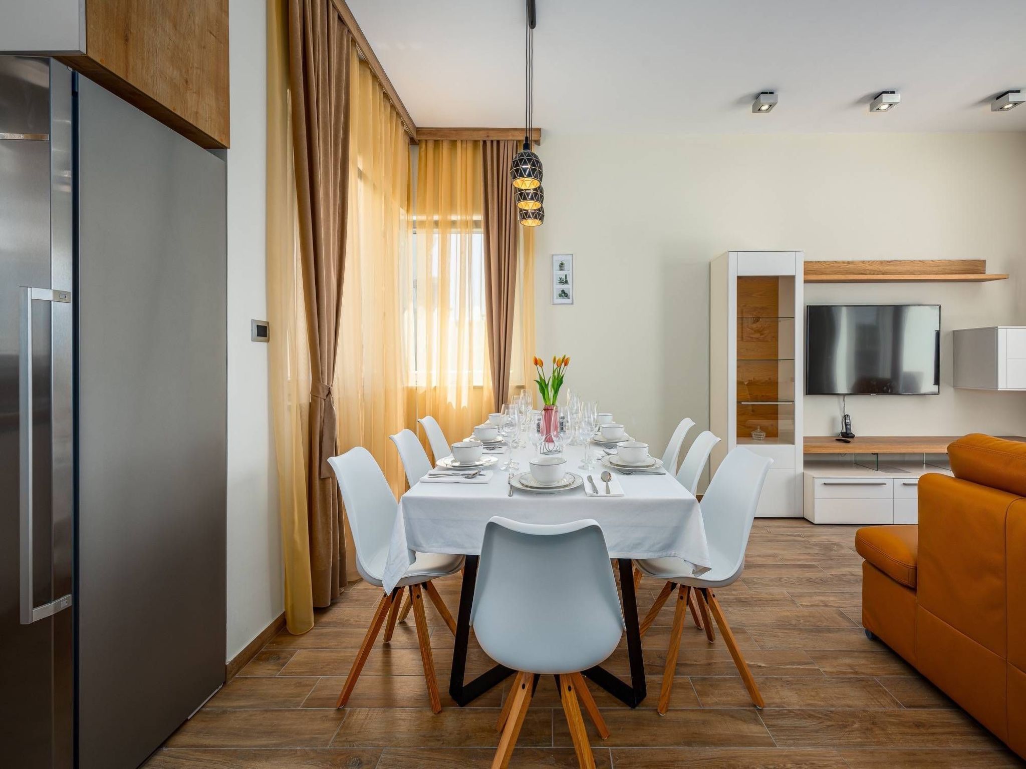 Cedar in Stoja mit großzügigem Garten-Drinnen