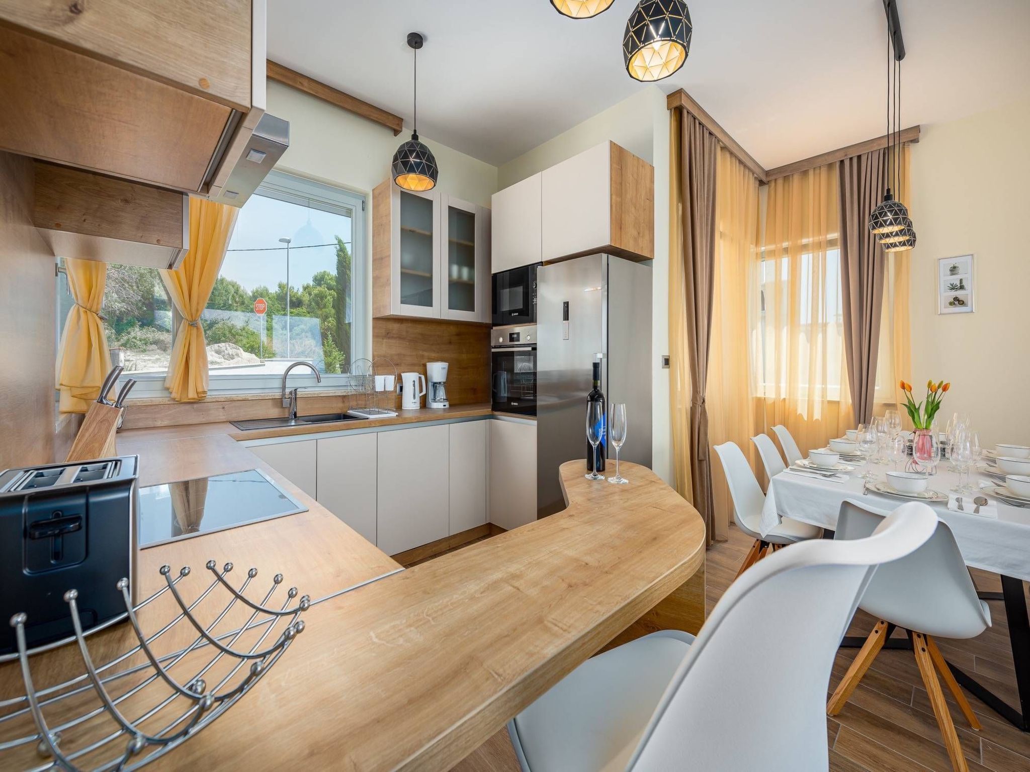 Cedar in Stoja mit großzügigem Garten-Drinnen