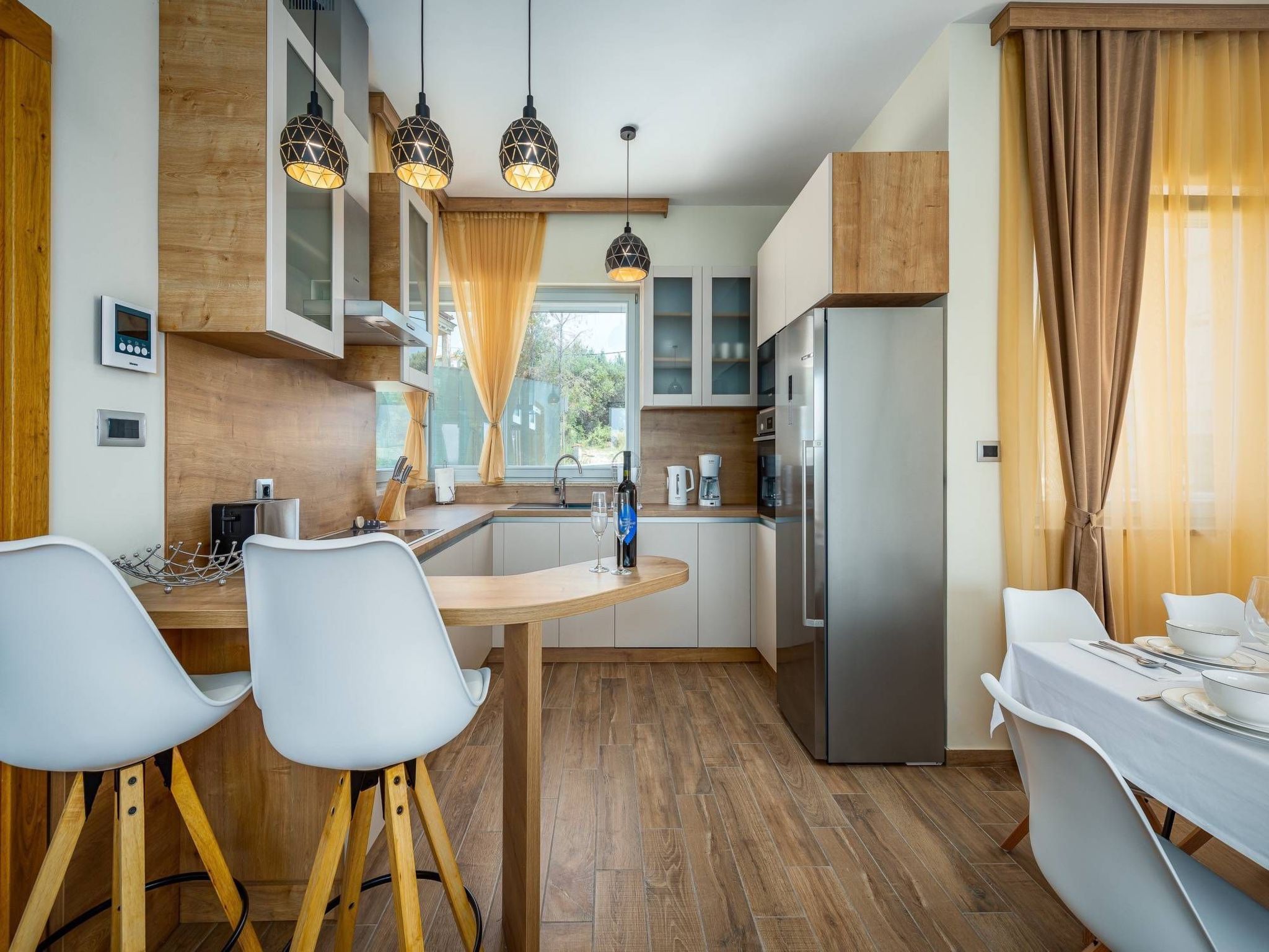 Cedar in Stoja mit großzügigem Garten-Drinnen