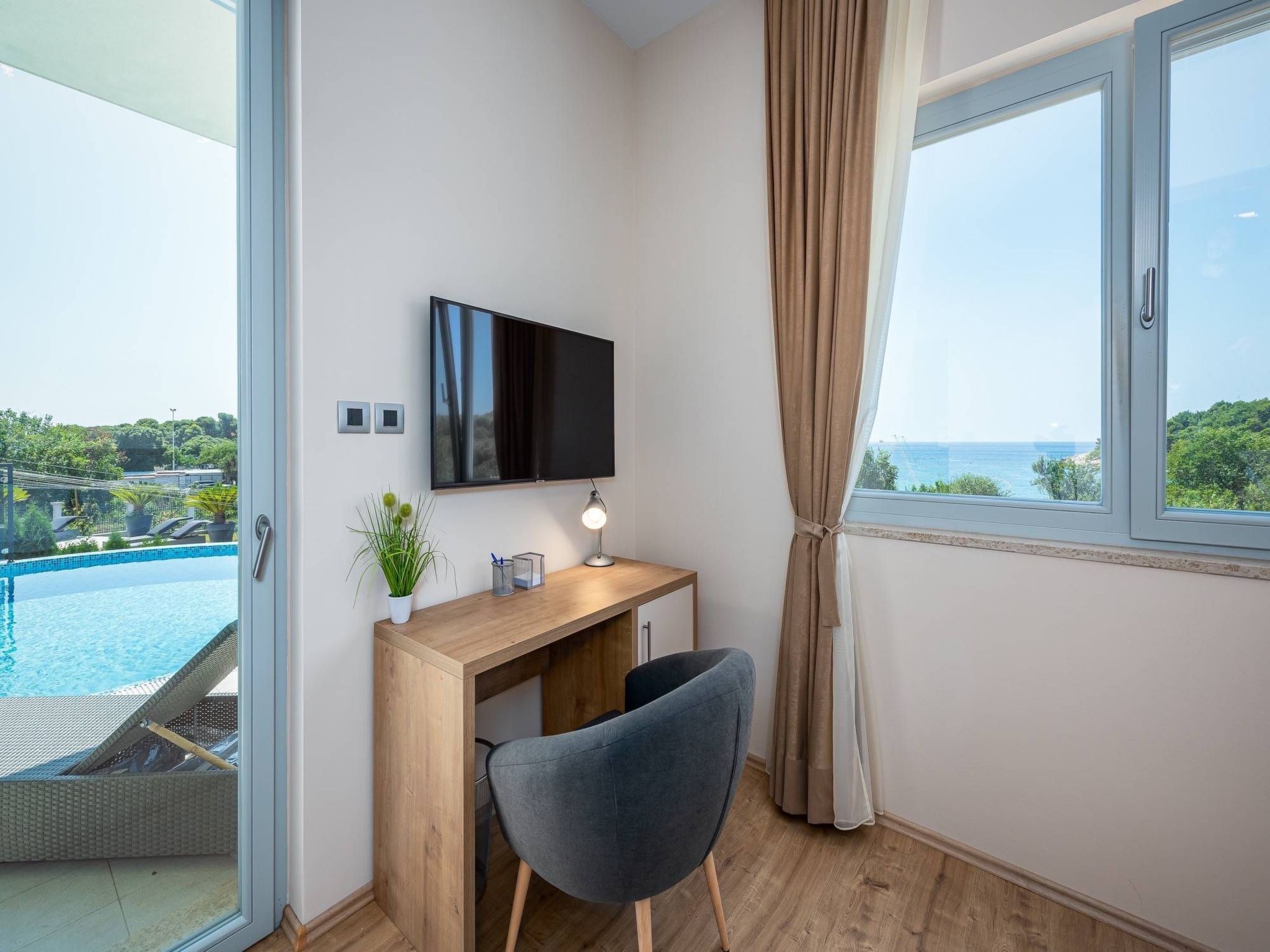 Cedar in Stoja mit großzügigem Garten-Drinnen