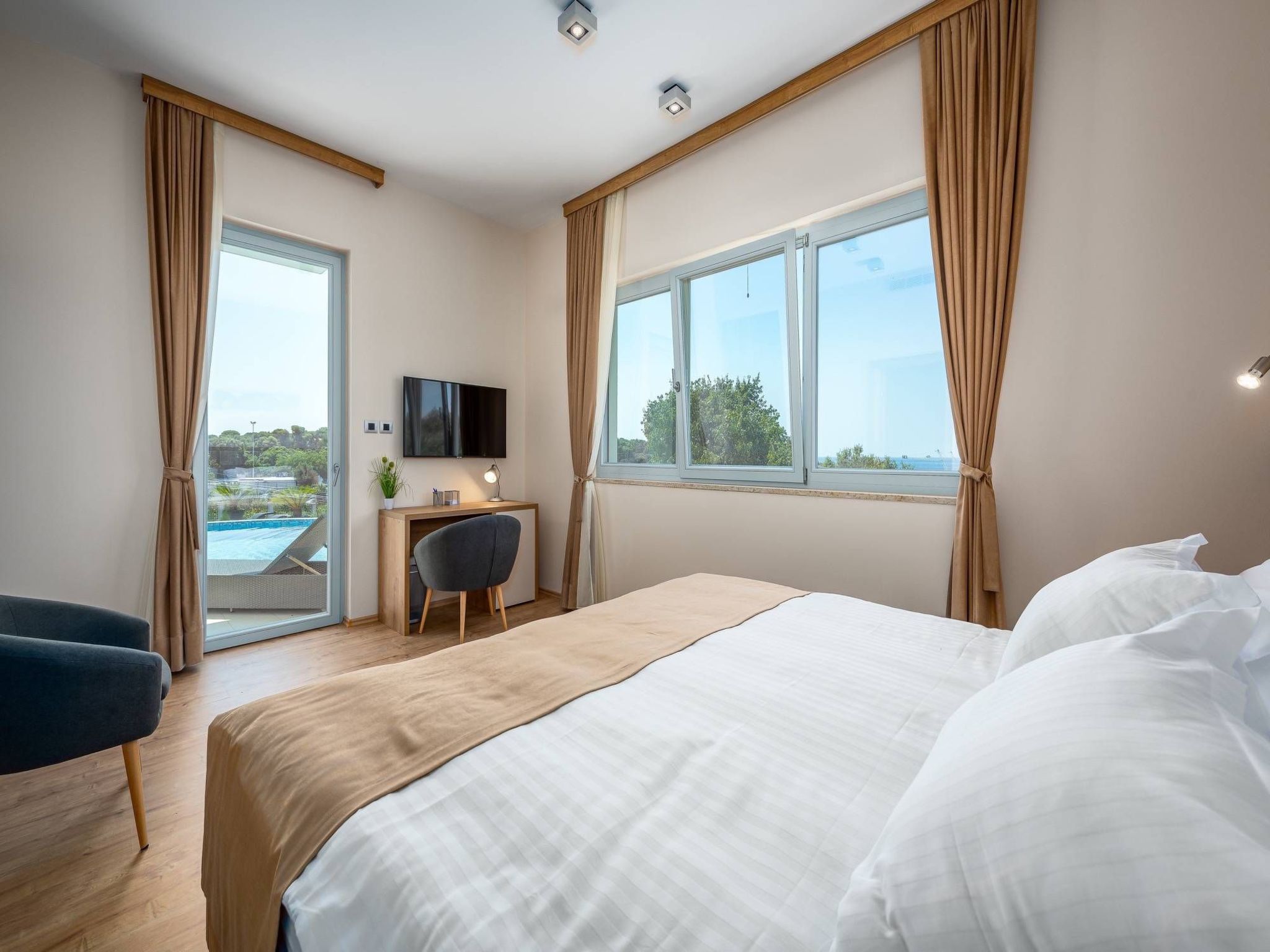 Cedar in Stoja mit großzügigem Garten-Drinnen