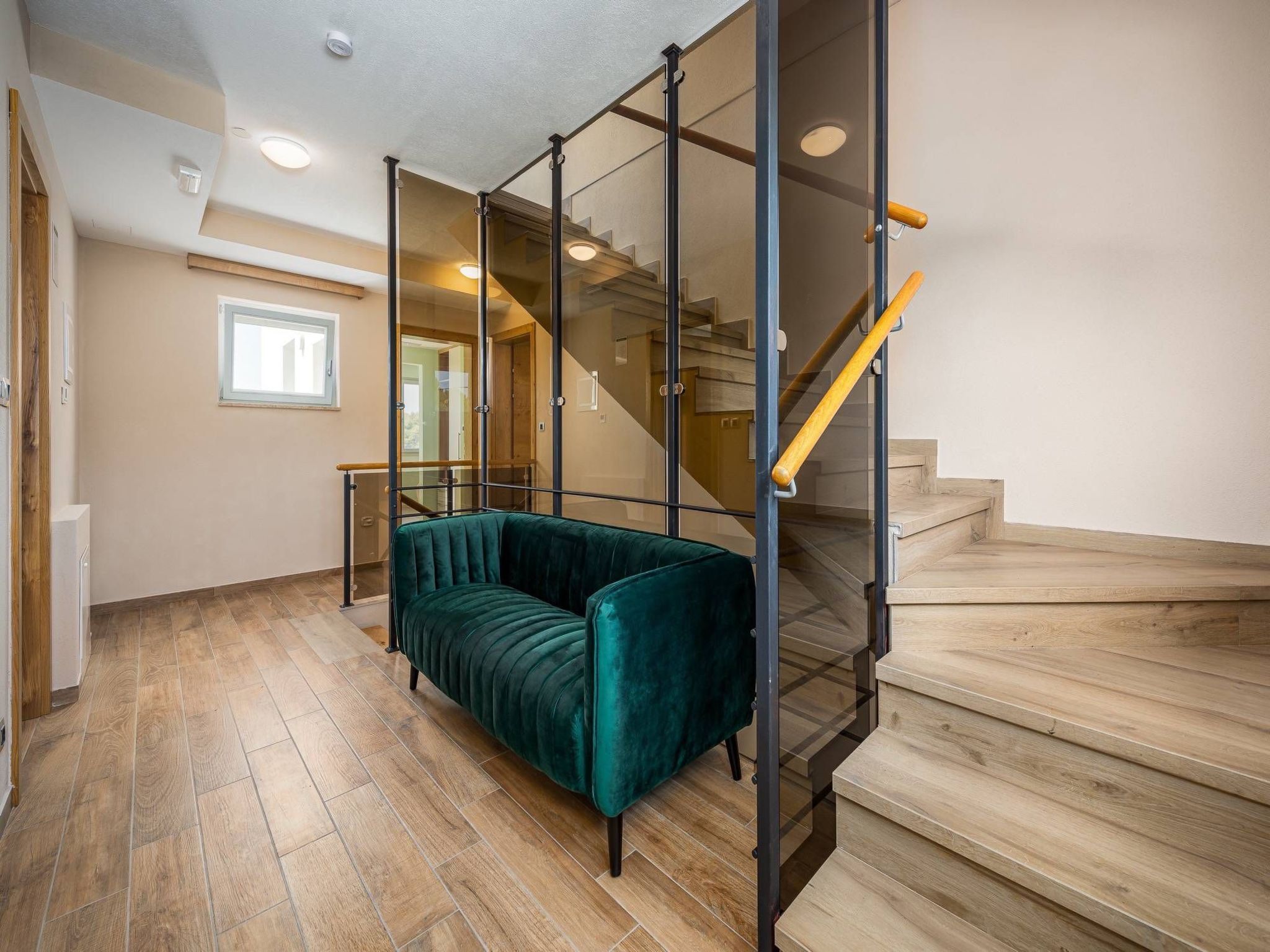 Cedar in Stoja mit großzügigem Garten-Drinnen