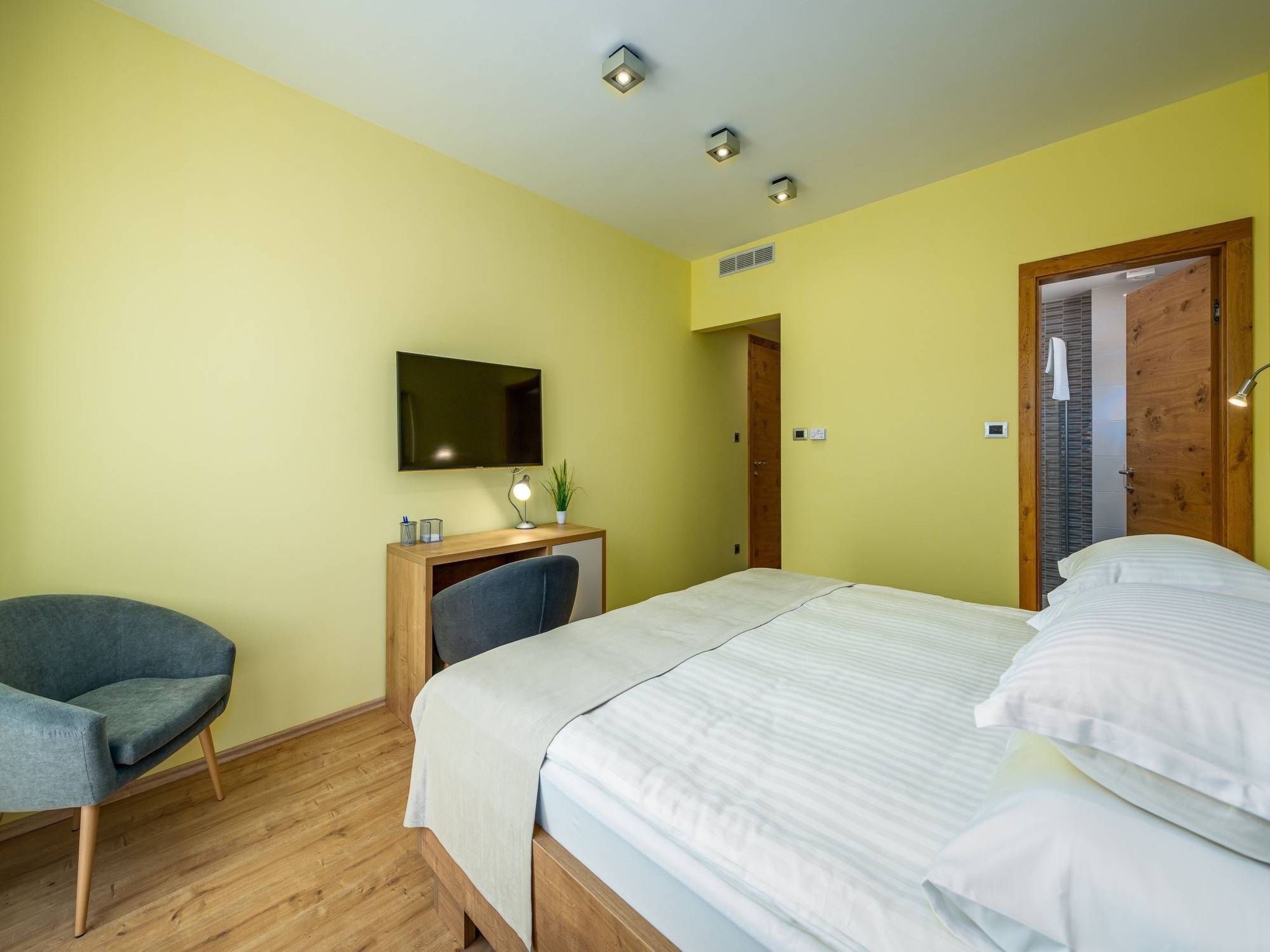 Cedar in Stoja mit großzügigem Garten-Drinnen