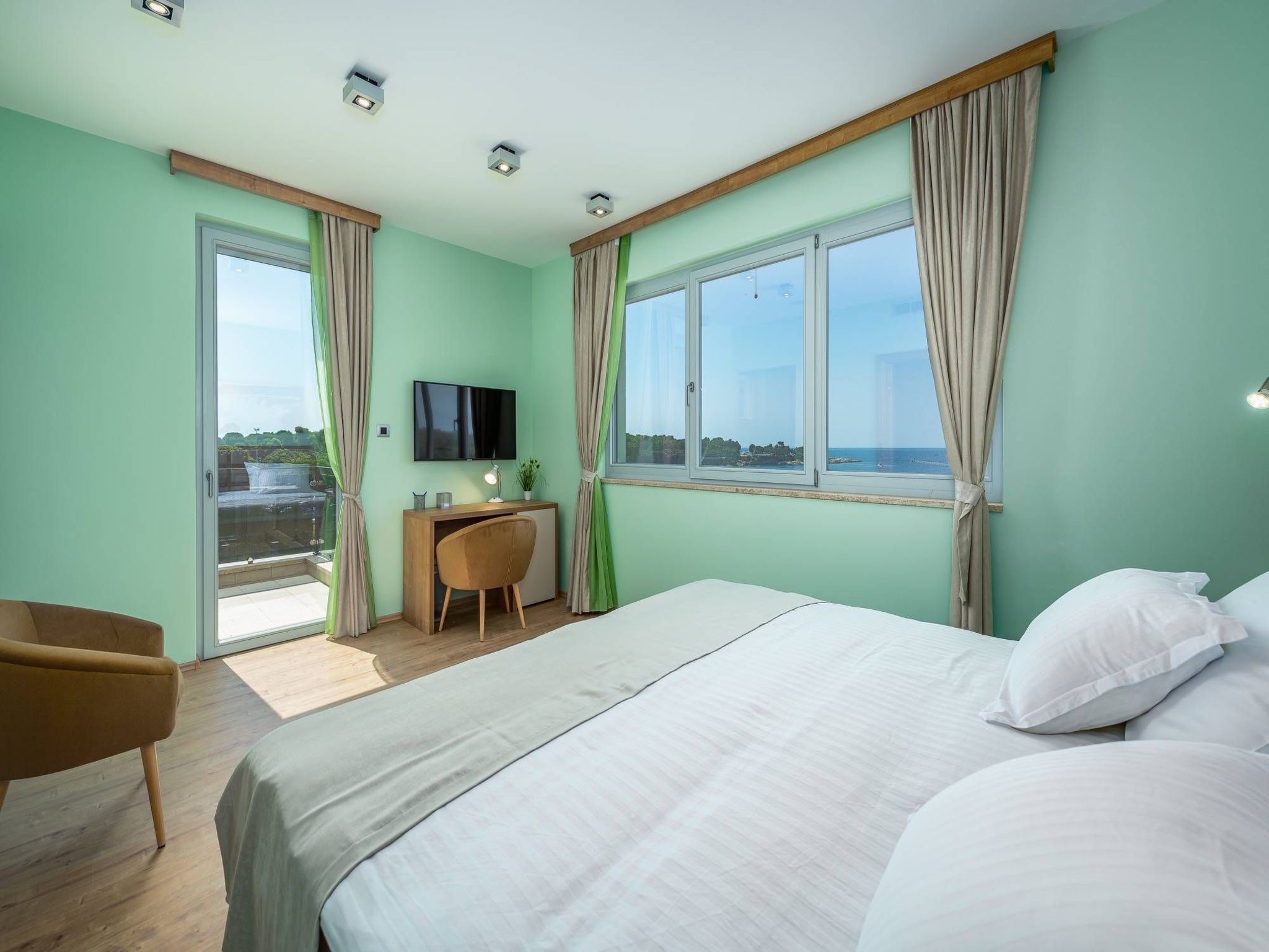 Cedar in Stoja mit großzügigem Garten-Drinnen