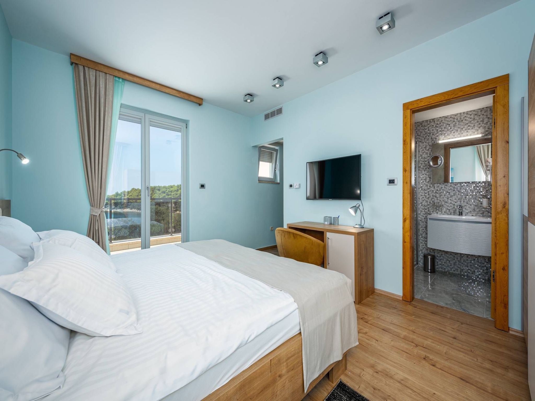 Cedar in Stoja mit großzügigem Garten-Drinnen