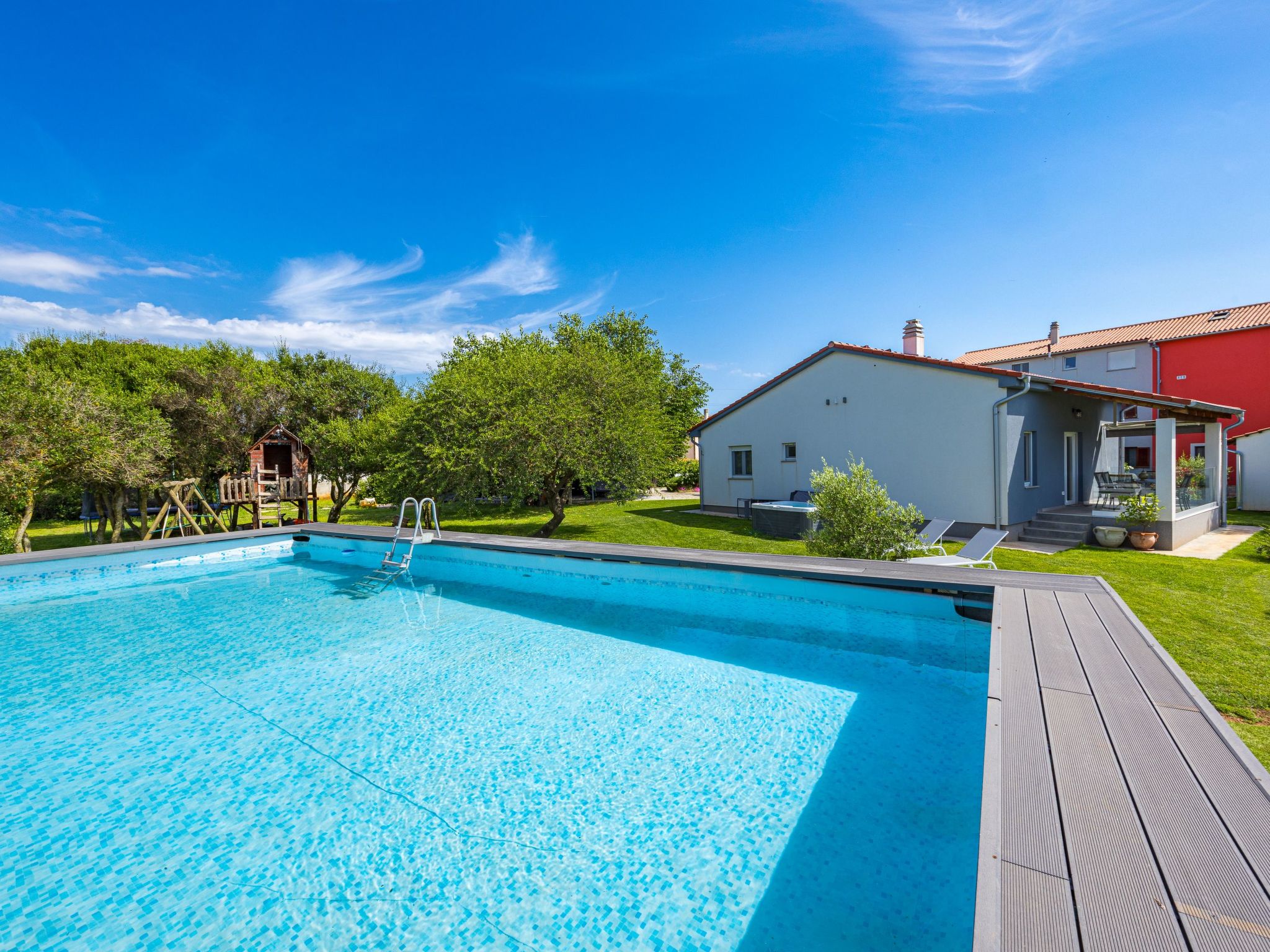 Mit privatem Garten und Terrasse