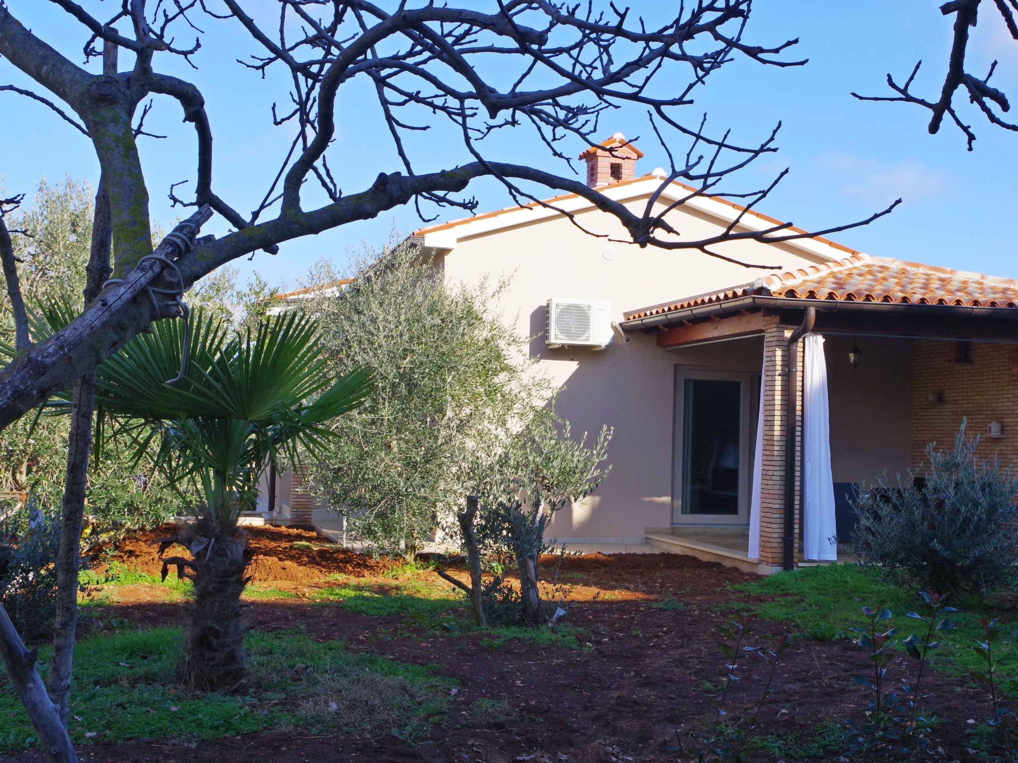 Photo of Gemütlicher Familienausflug in einem ruhigen Vorort von Pula