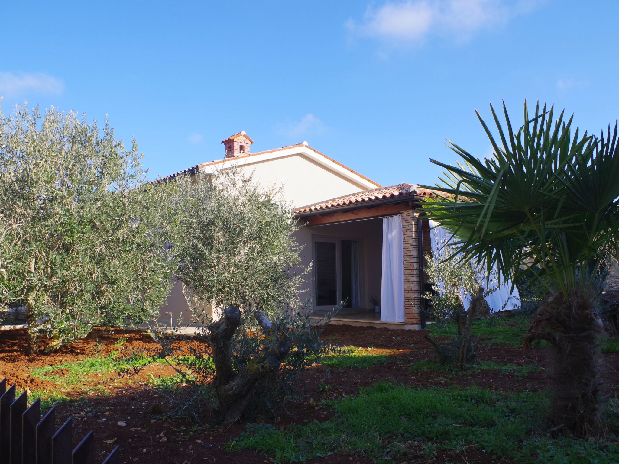 Photo of Gemütlicher Familienausflug in einem ruhigen Vorort von Pula