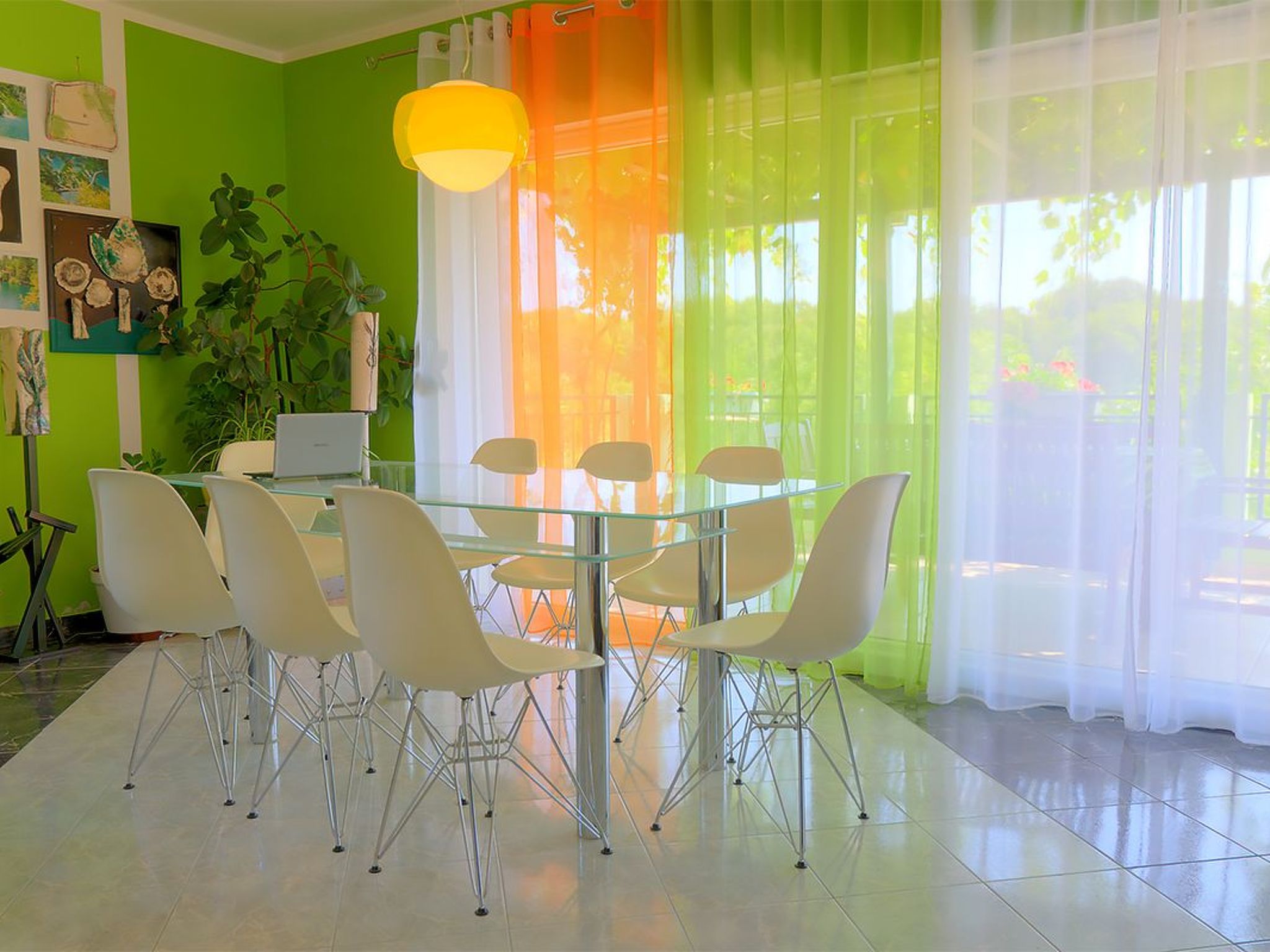 Erdgeschoss mit Schwimmbad-Dedans