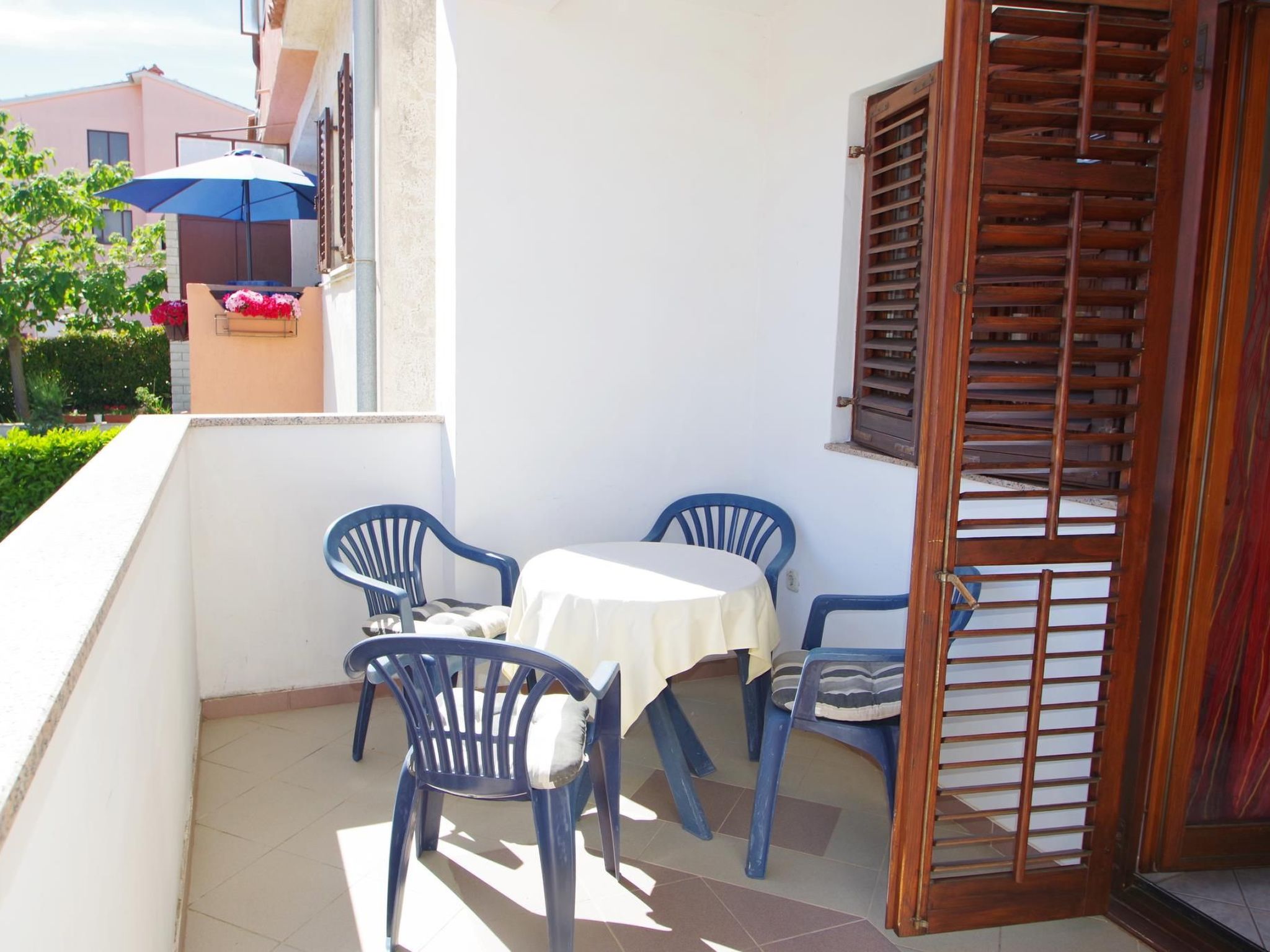 "Rose" mit Terrasse-Binnen