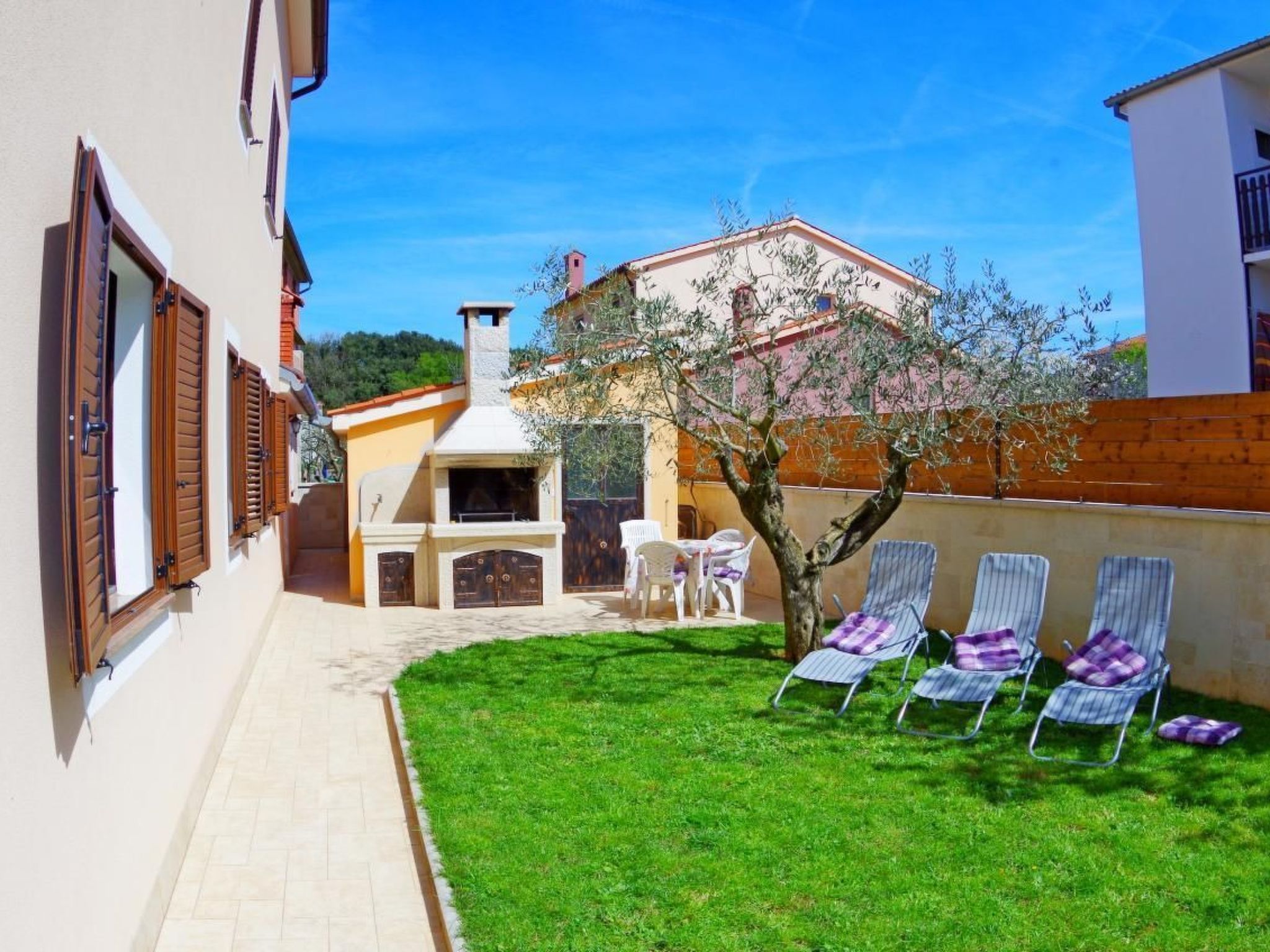 "Denis" mit Terrasse