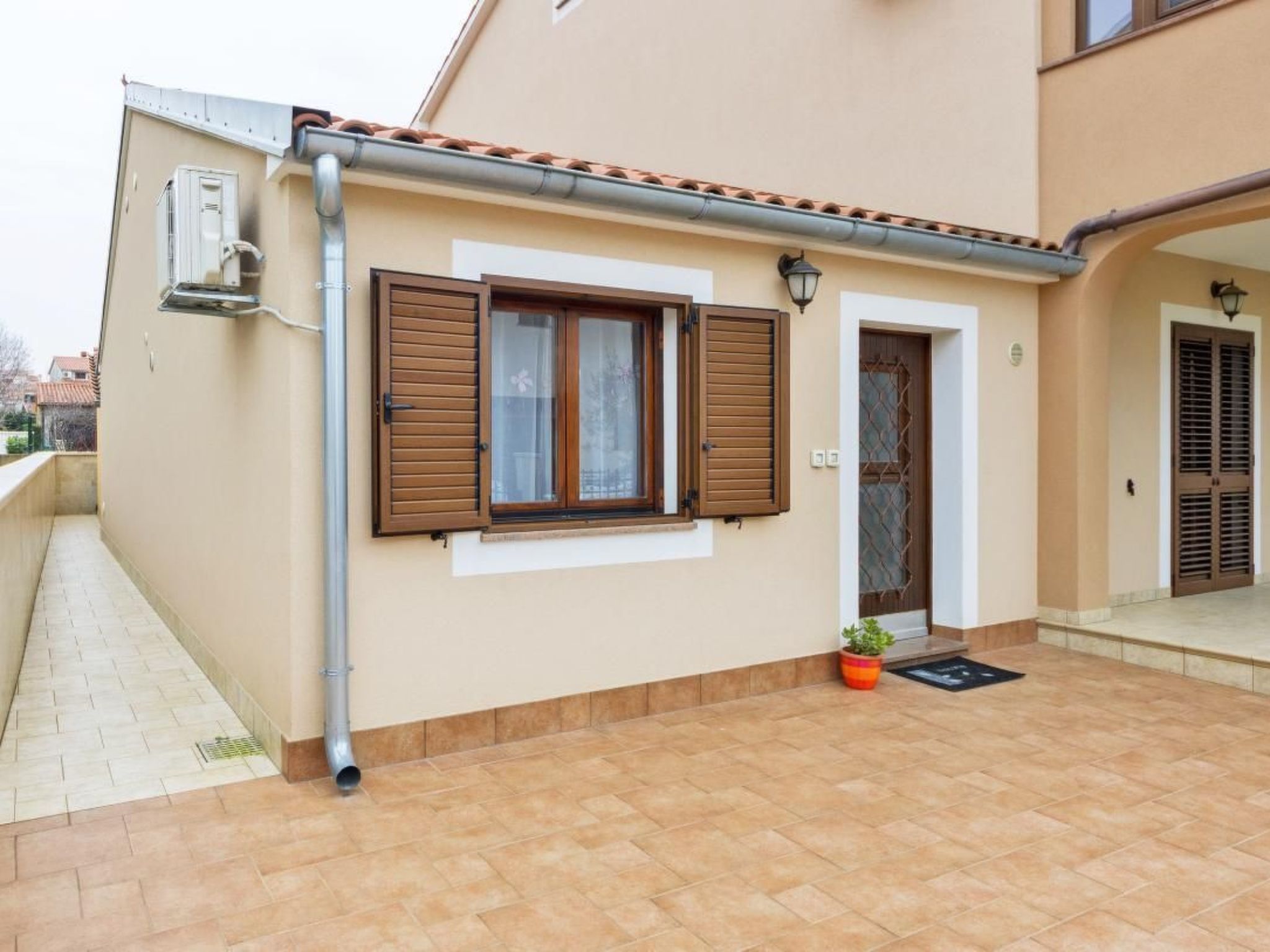 "Denis" mit Terrasse