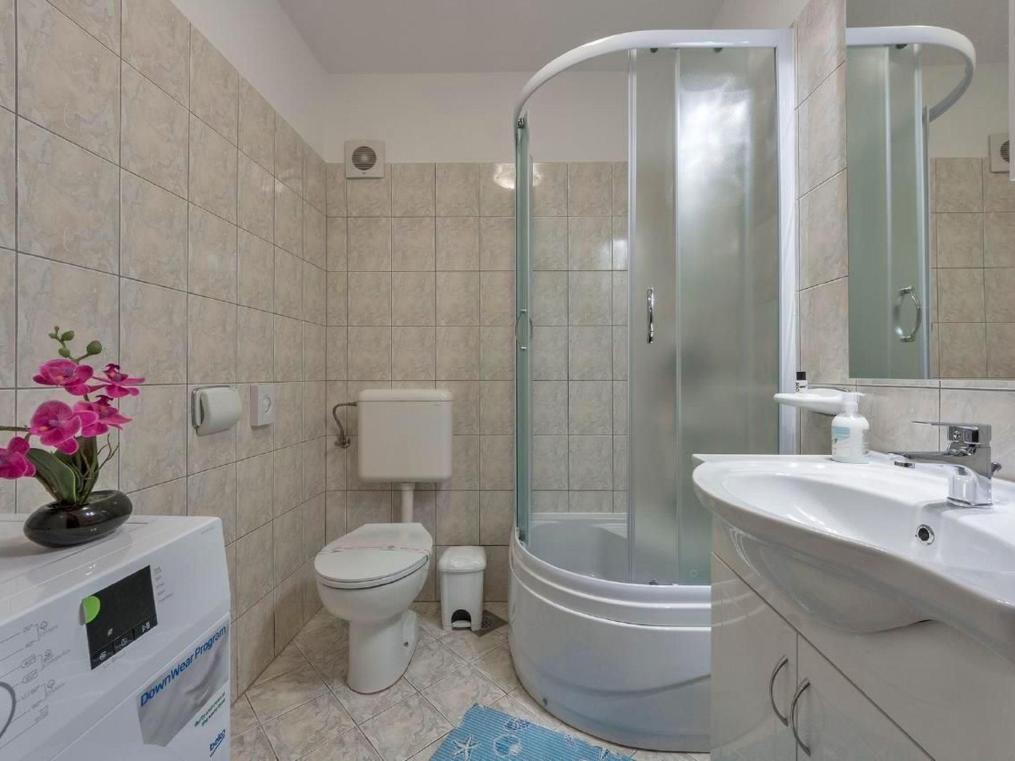 "Denis" mit Terrasse-Dedans