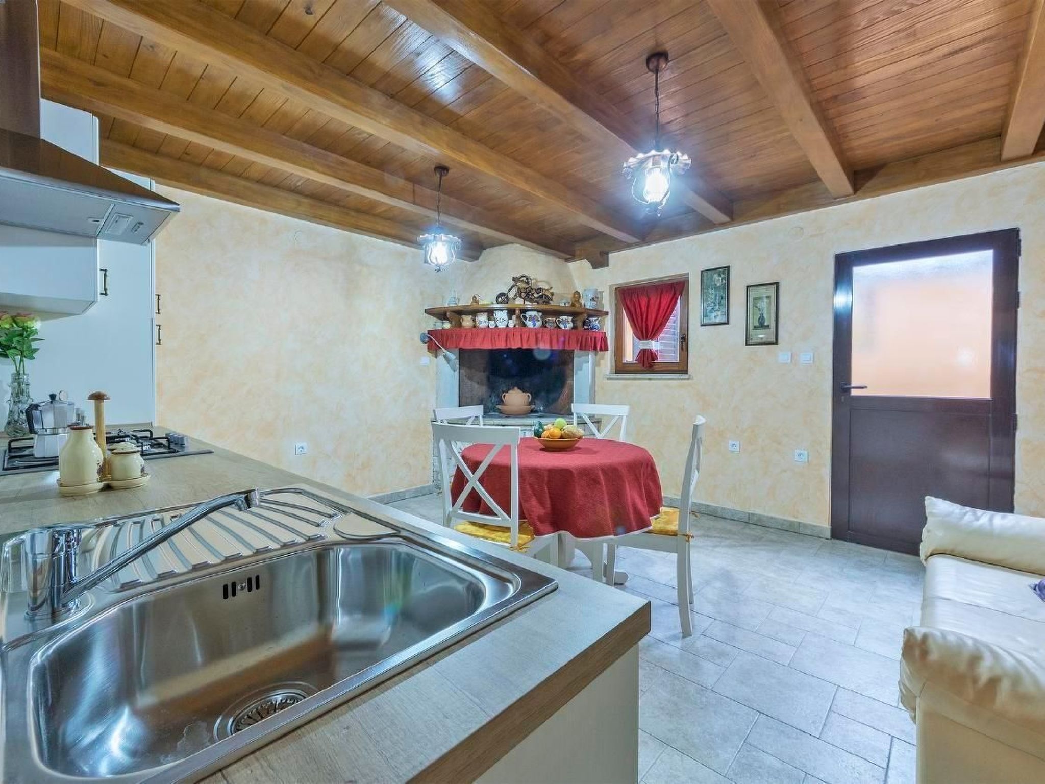 "Denis" mit Terrasse-Dedans