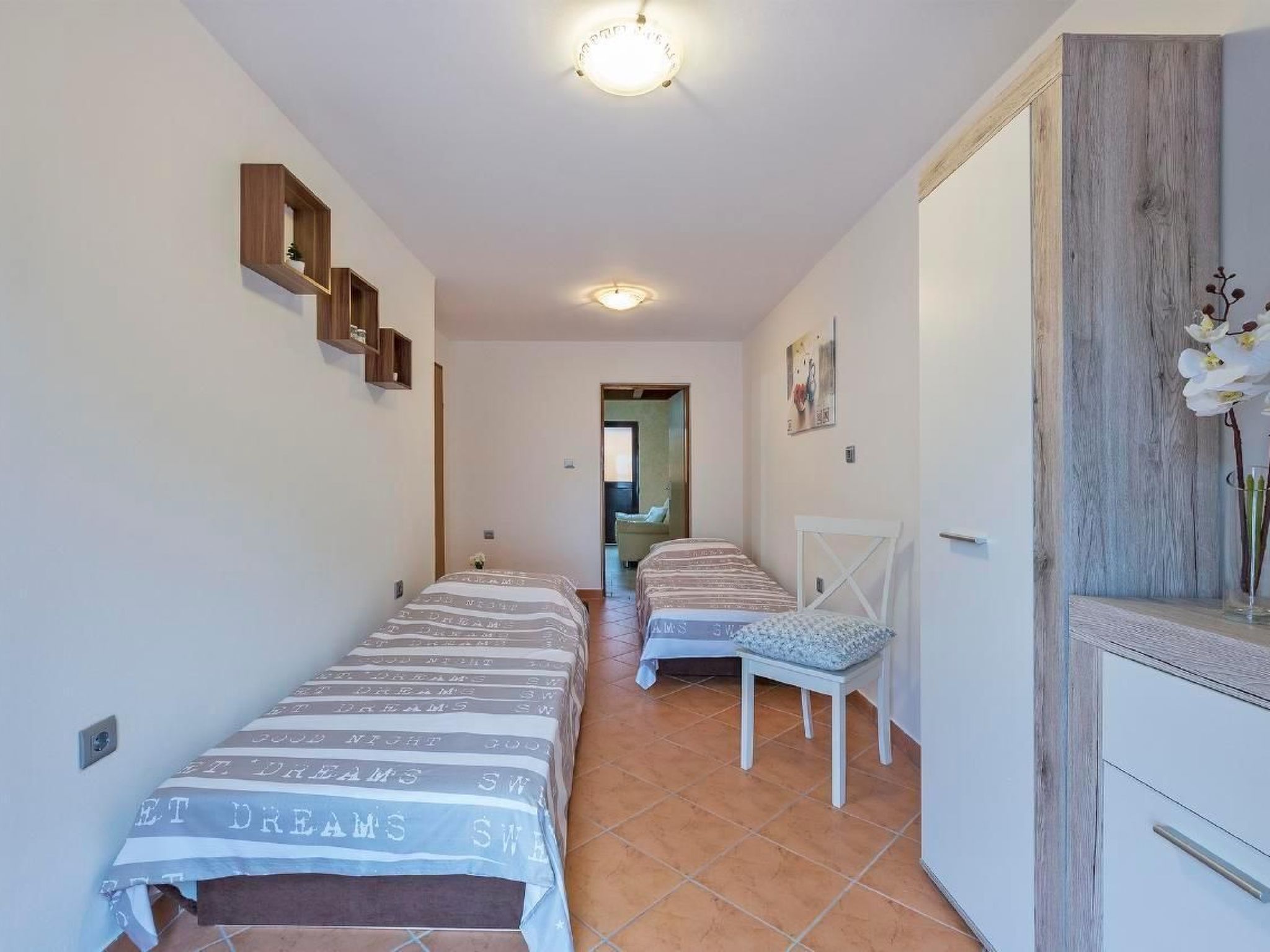 "Denis" mit Terrasse-Dedans