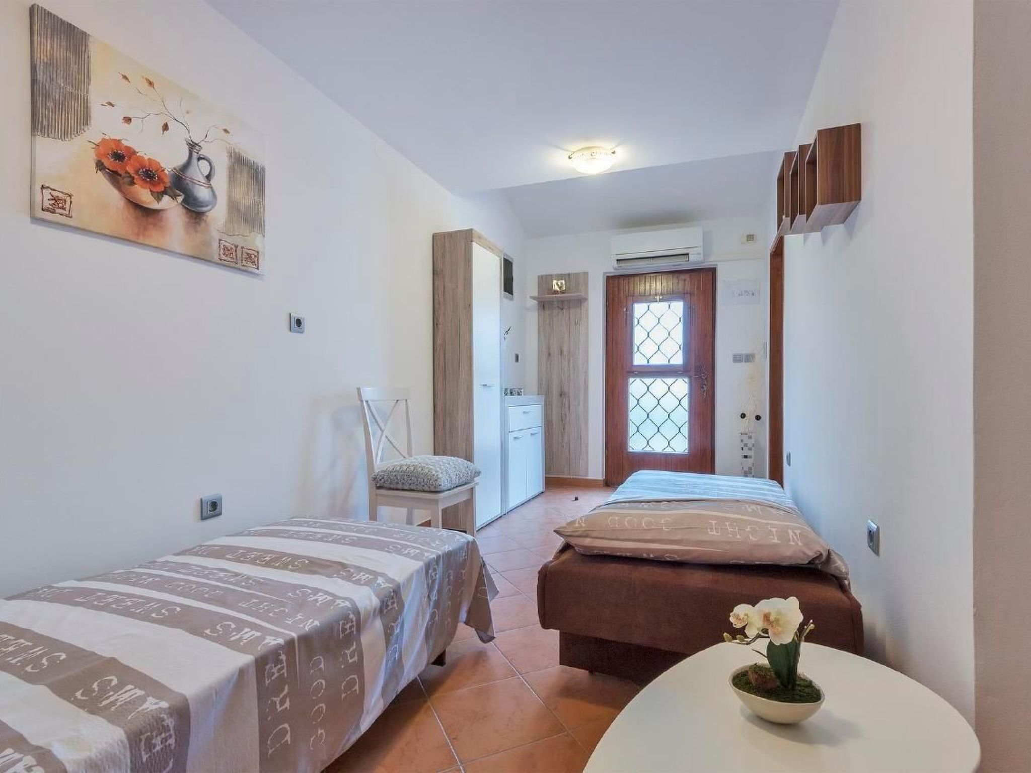 "Denis" mit Terrasse-Dedans