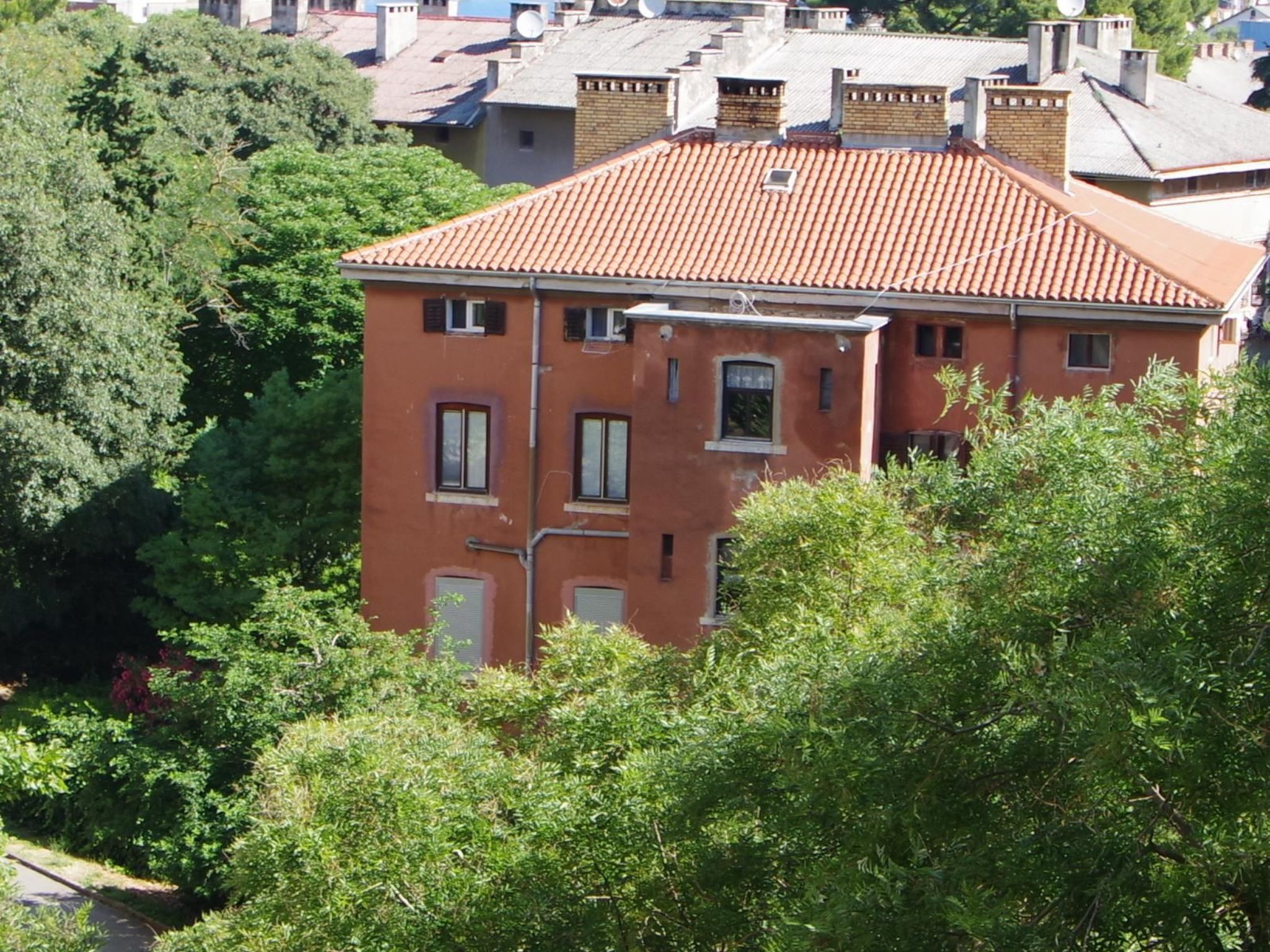 Moderne 2-Schlafzimmer-Wohnung in Pula-Dehors