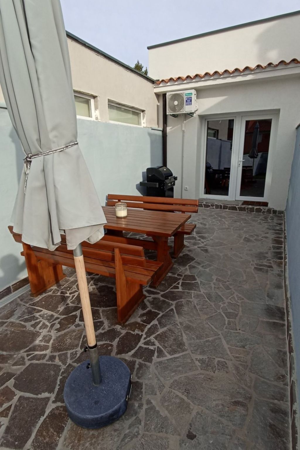 Höhlenmensch 2-Inside