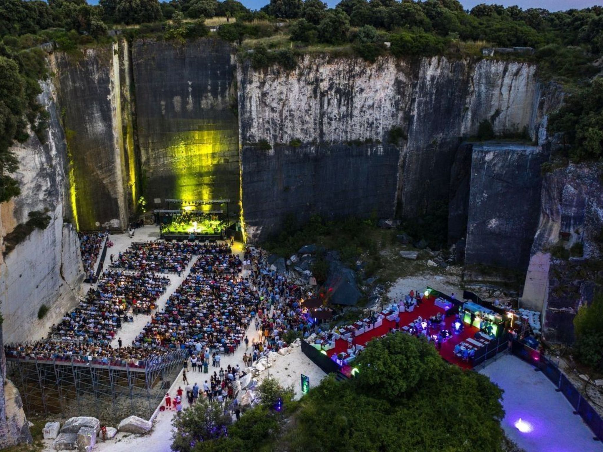 Höhlenmensch 2-Inside