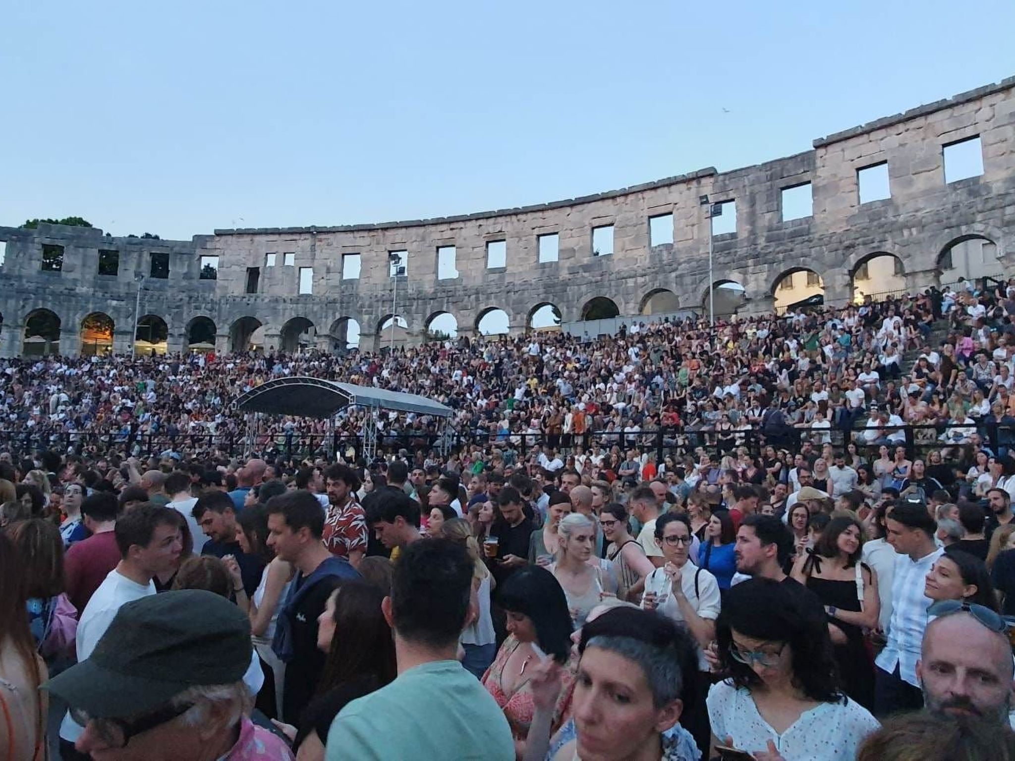 Höhlenmensch 2-Inside