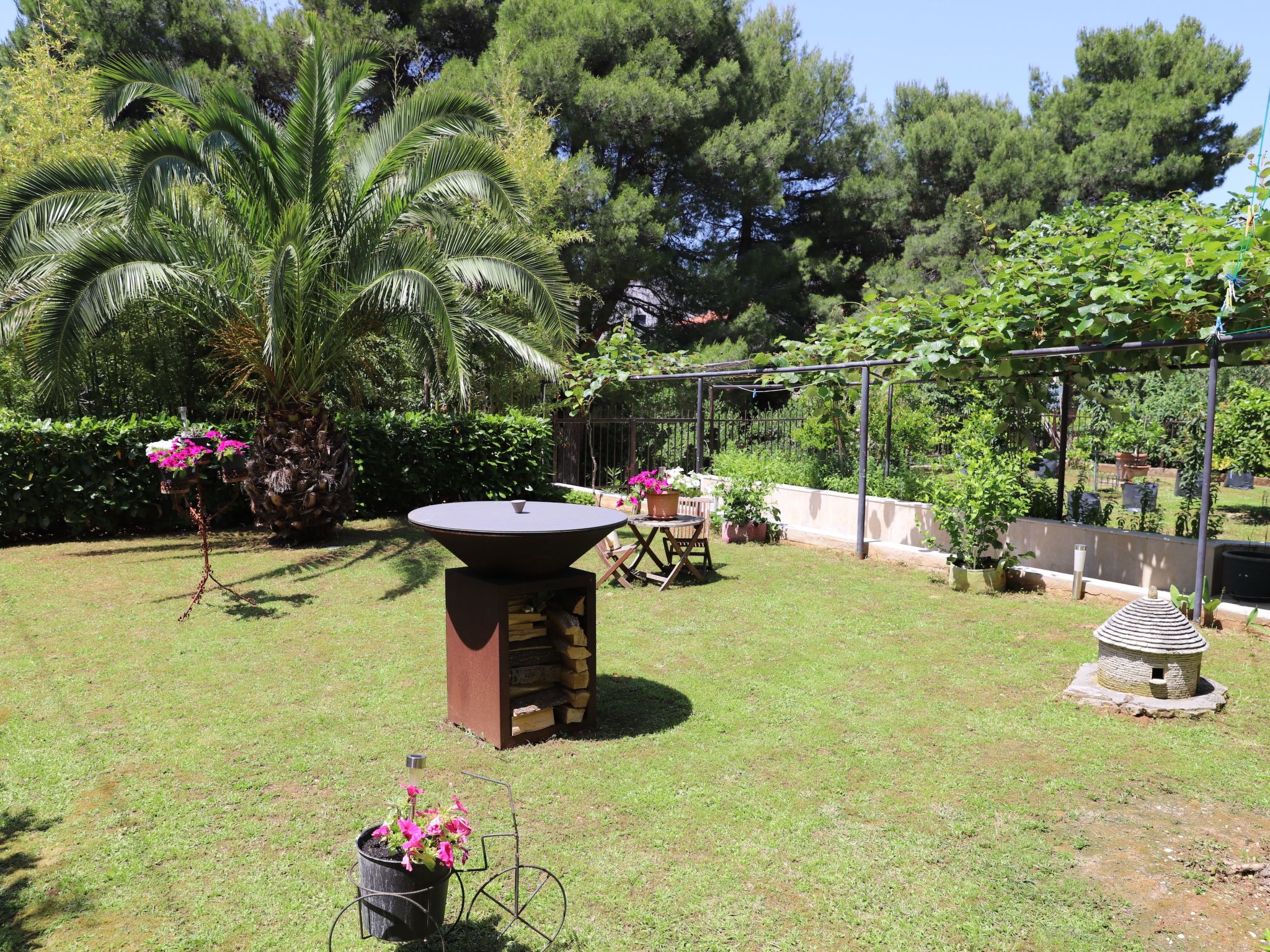 Gemütliche Wohnung mit Gartenblick-Buiten